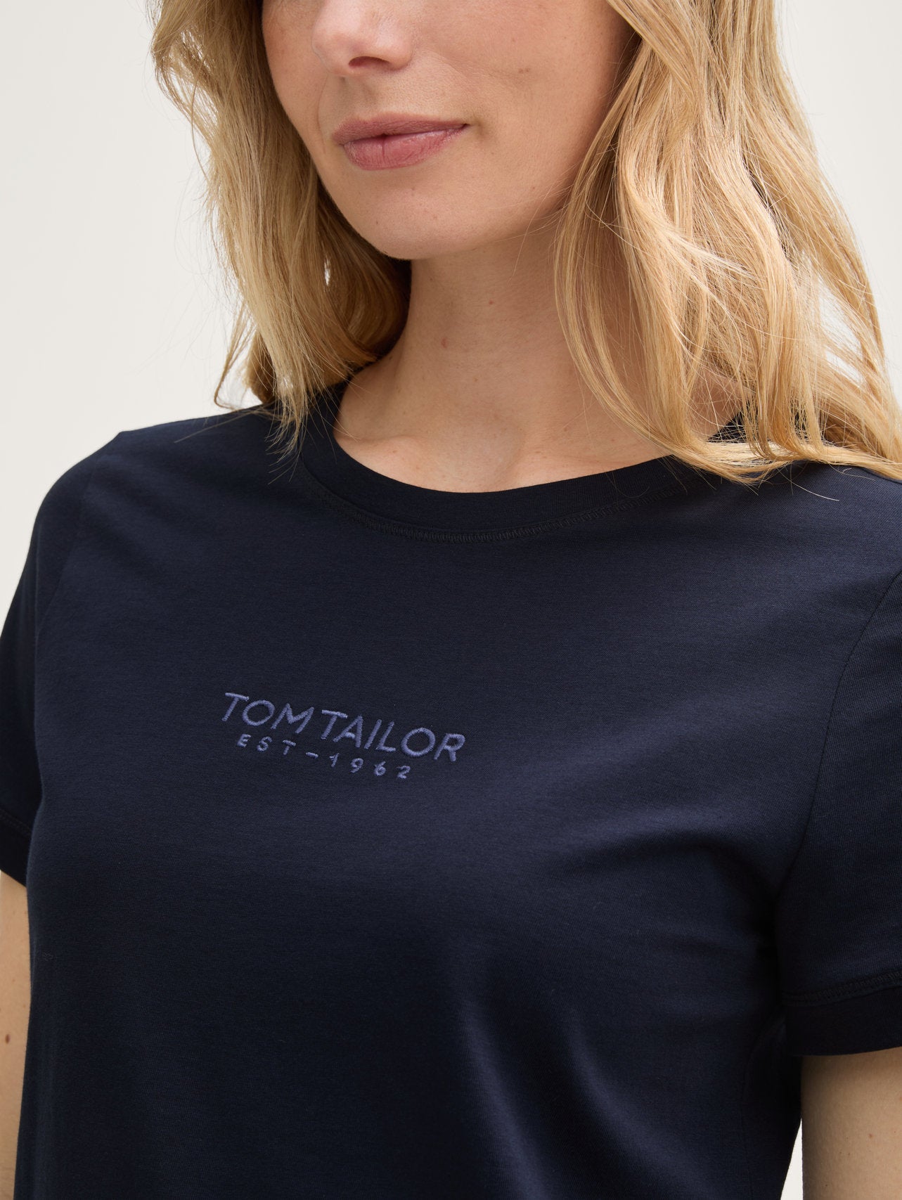 Tom Tailor_T-Shirt with Logo Embroidery_1045543_10668_04