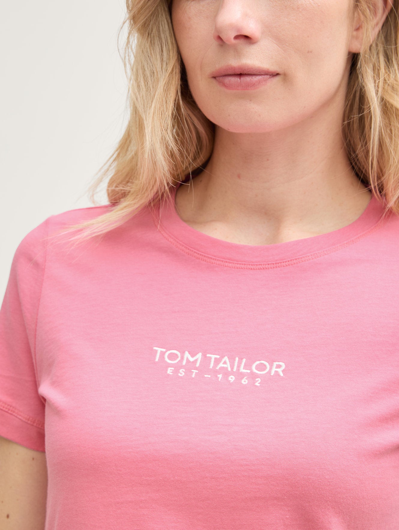 Tom Tailor_T-Shirt with Logo Embroidery_1045543_15116_04