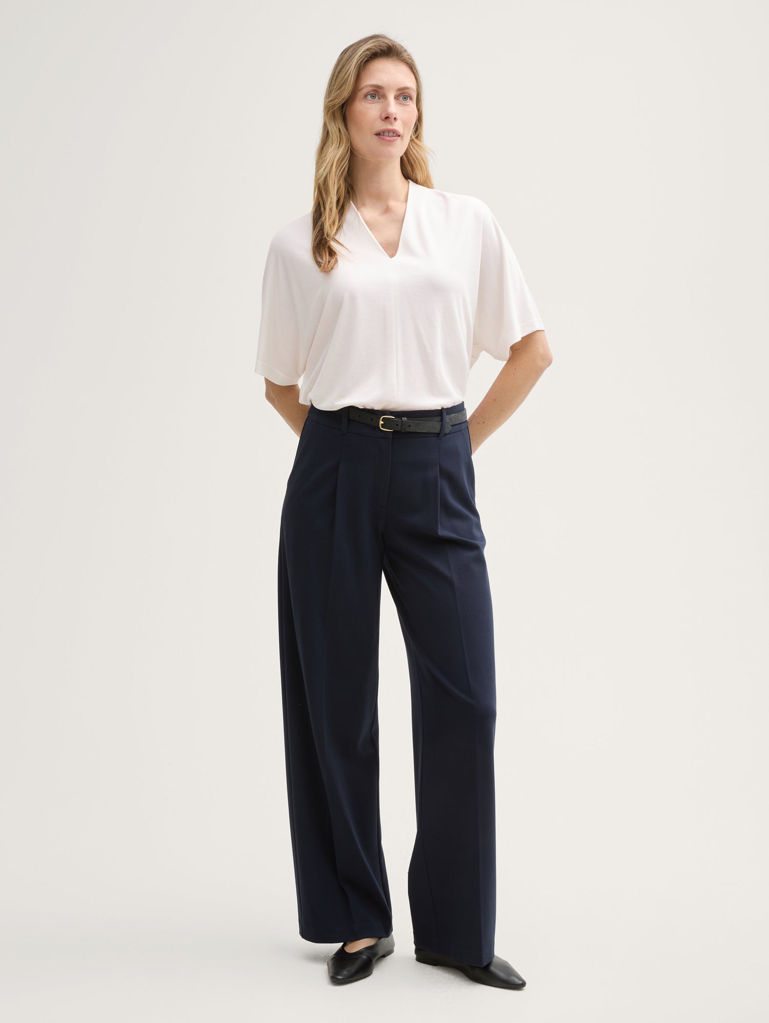 Tom Tailor_T-Shirt with a V-Neckline_1045553_10315_02