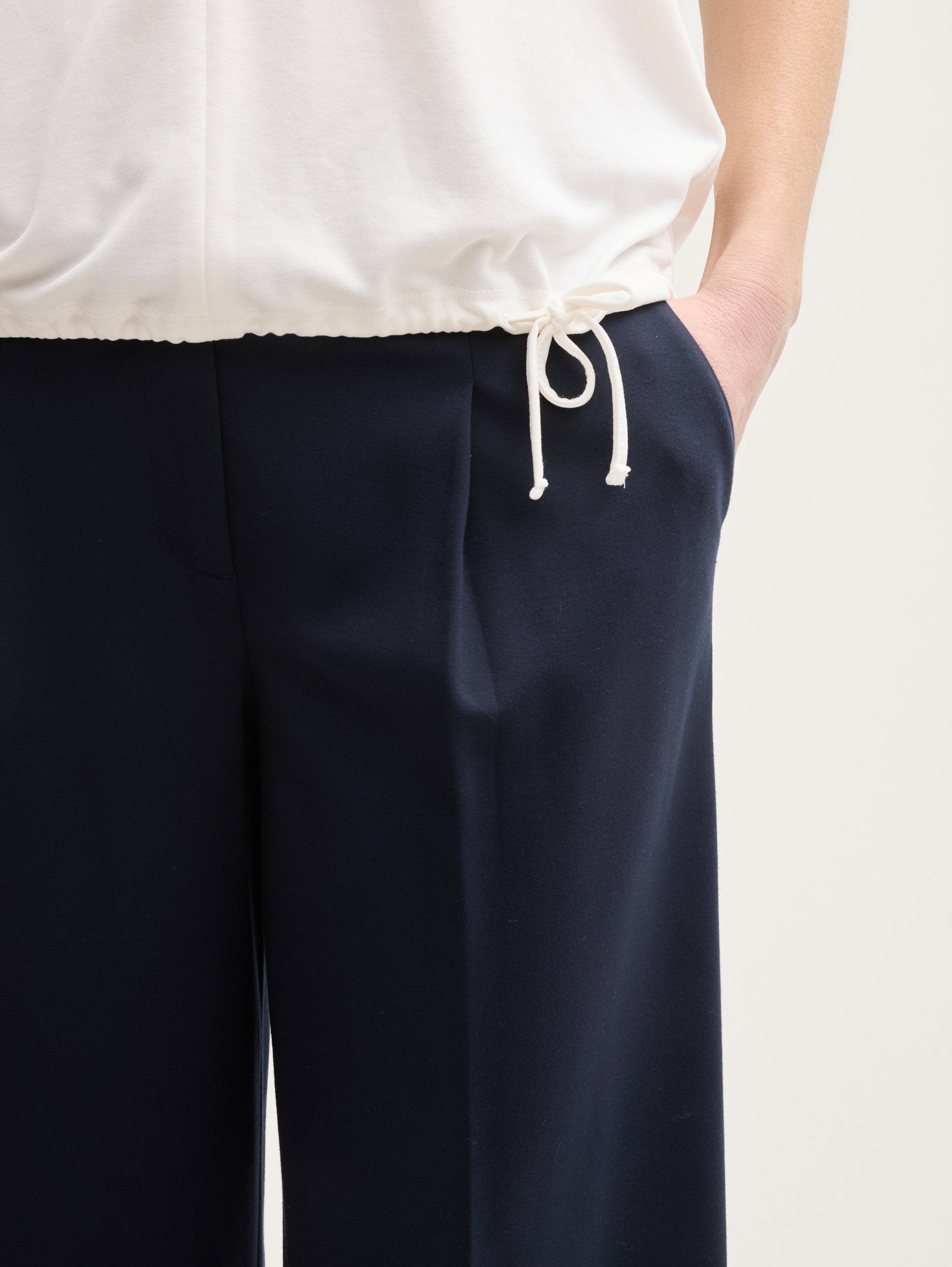 Tom Tailor_T-Shirt with a V-Neckline_1045553_10315_04