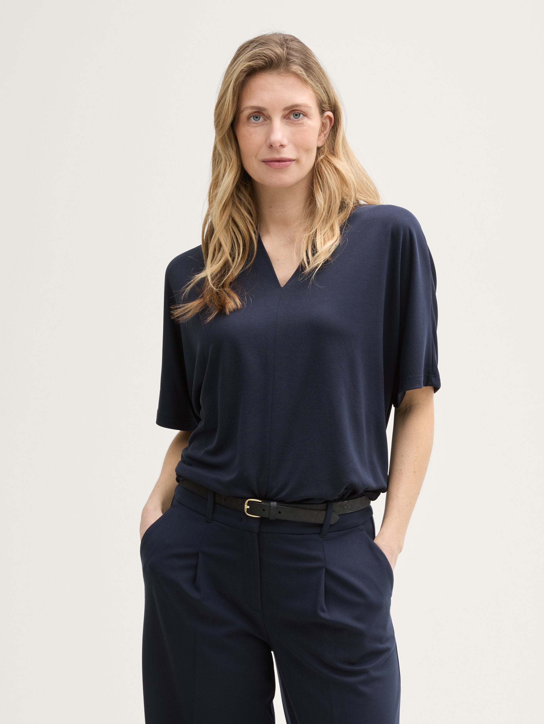 Tom Tailor_T-Shirt with a V-Neckline_1045553_10668_01