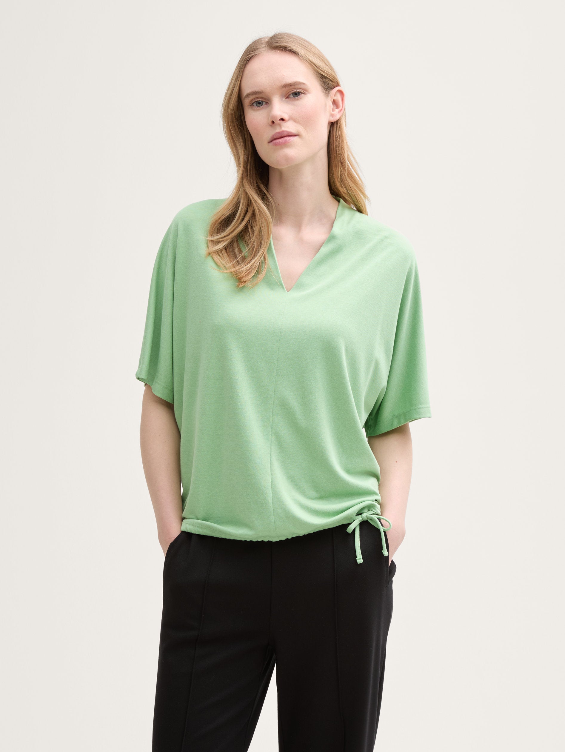 Tom Tailor_T-Shirt with a V-Neckline_1045553_37116_01