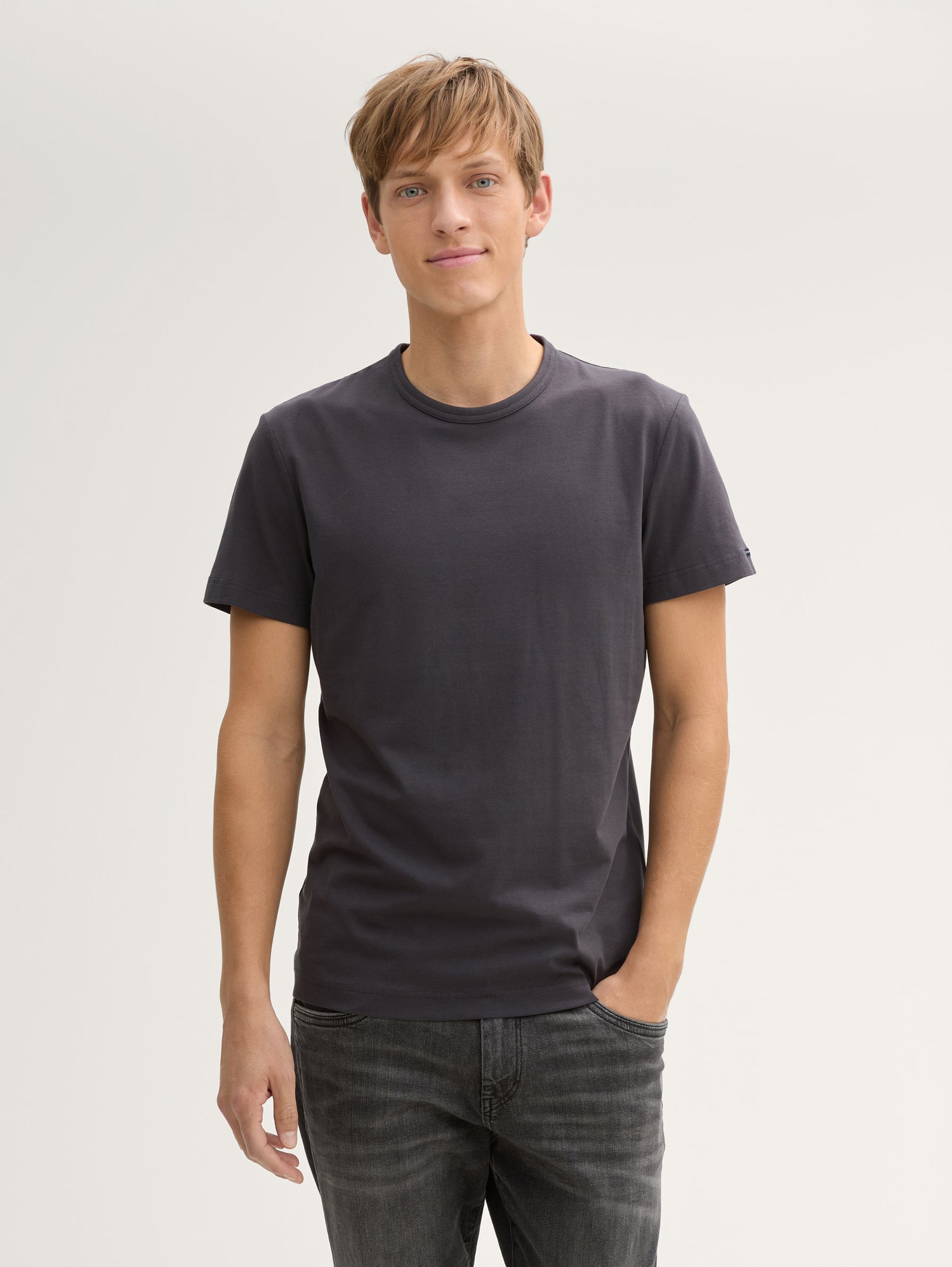 Tom Tailor_Slim Fit T-Shirt with Stretch_1045626_10899_01