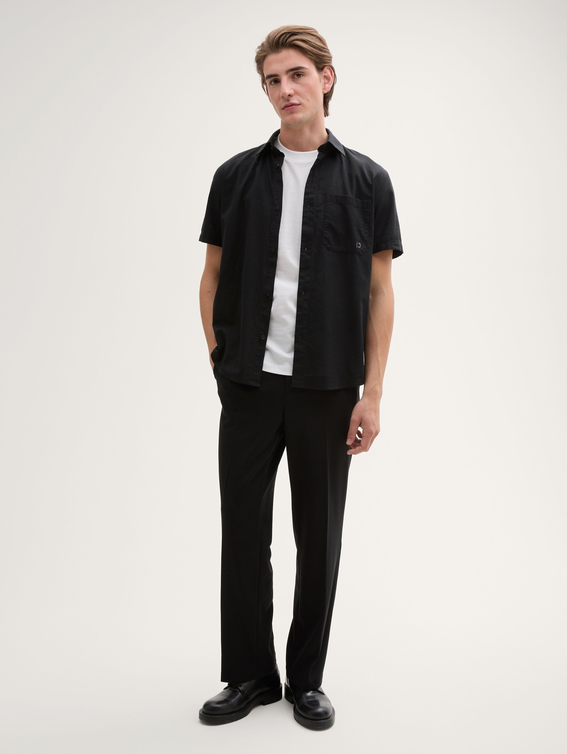 Tom Tailor_Relaxed Fit Short Sleeve Shirt with Breast Pocket_1045977_29999_02