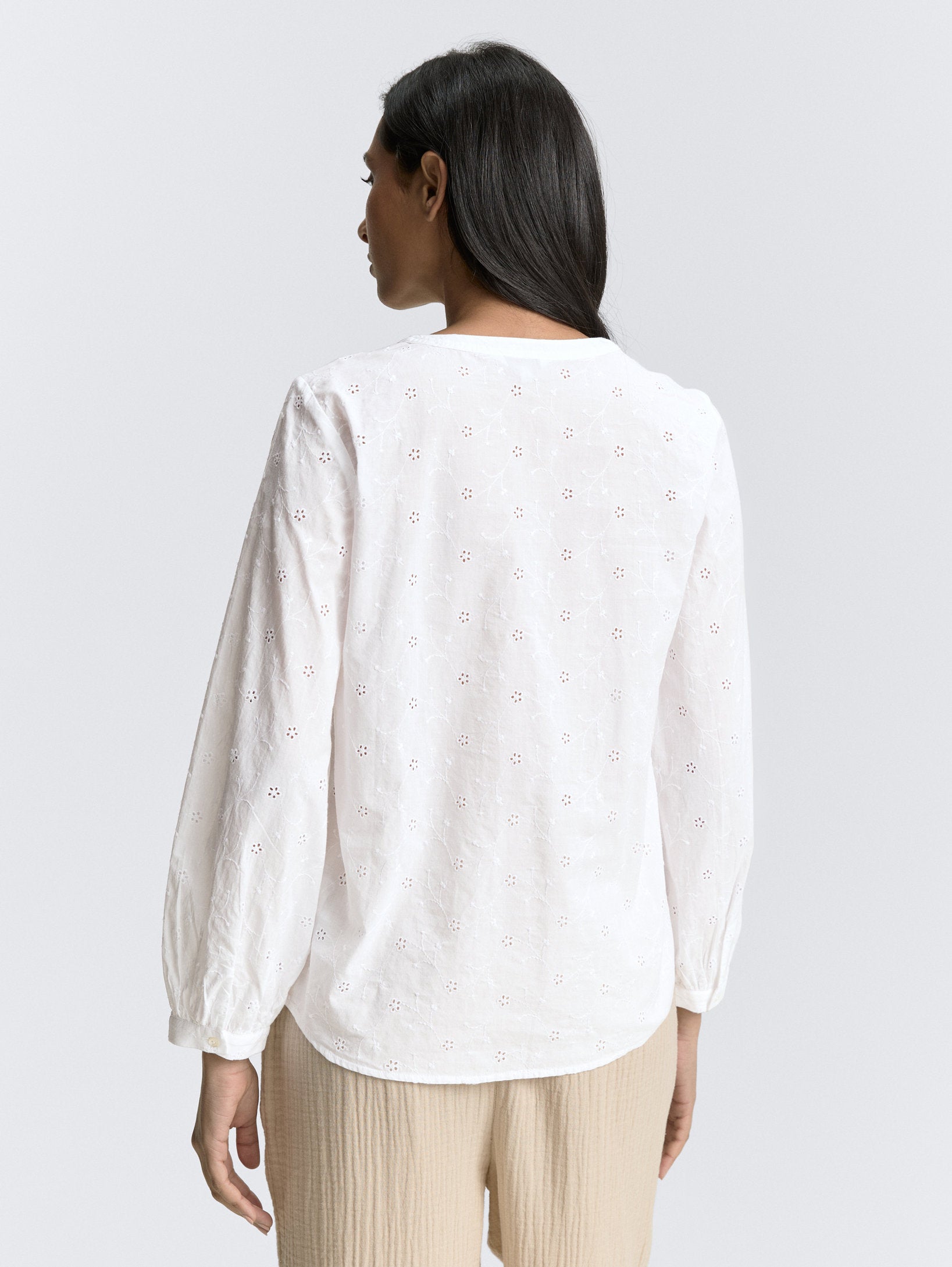 Tom Tailor_Blouse with Eyelet Embroidery_1046199_20000_03