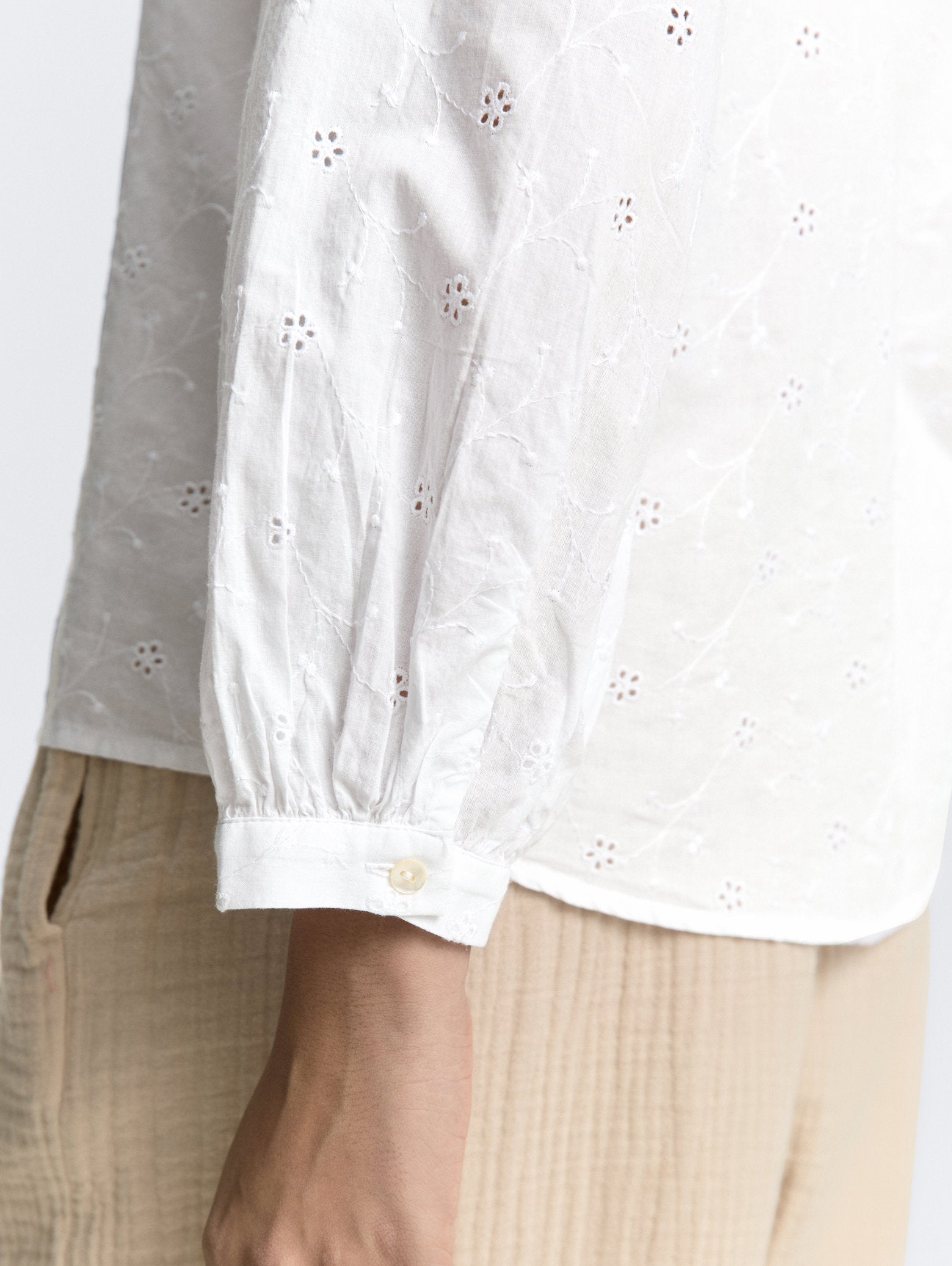 Tom Tailor_Blouse with Eyelet Embroidery_1046199_20000_04