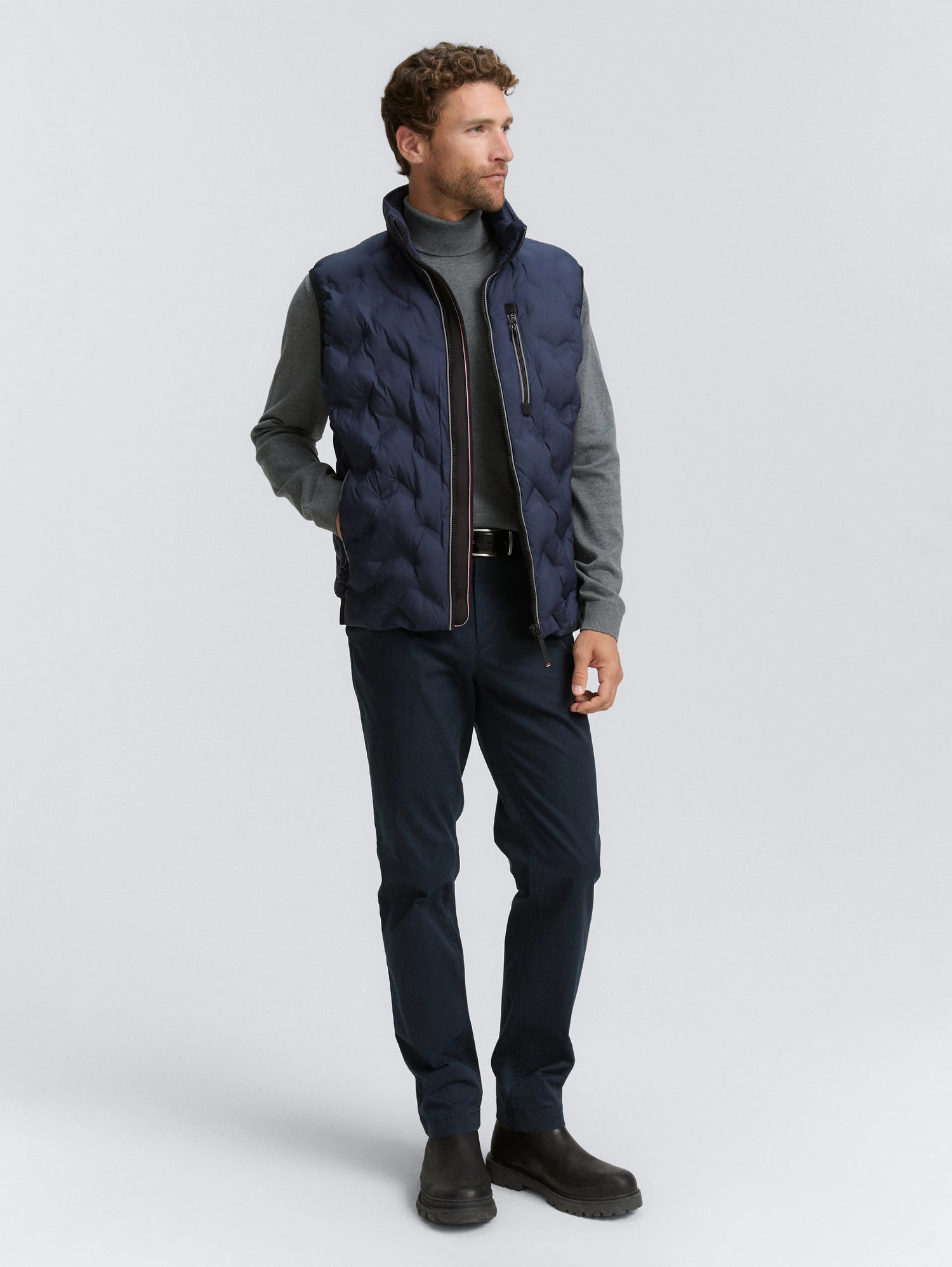 Tom Tailor_0_Hybrid Lightweight Quilted Waistcoat_1046224_10668_03