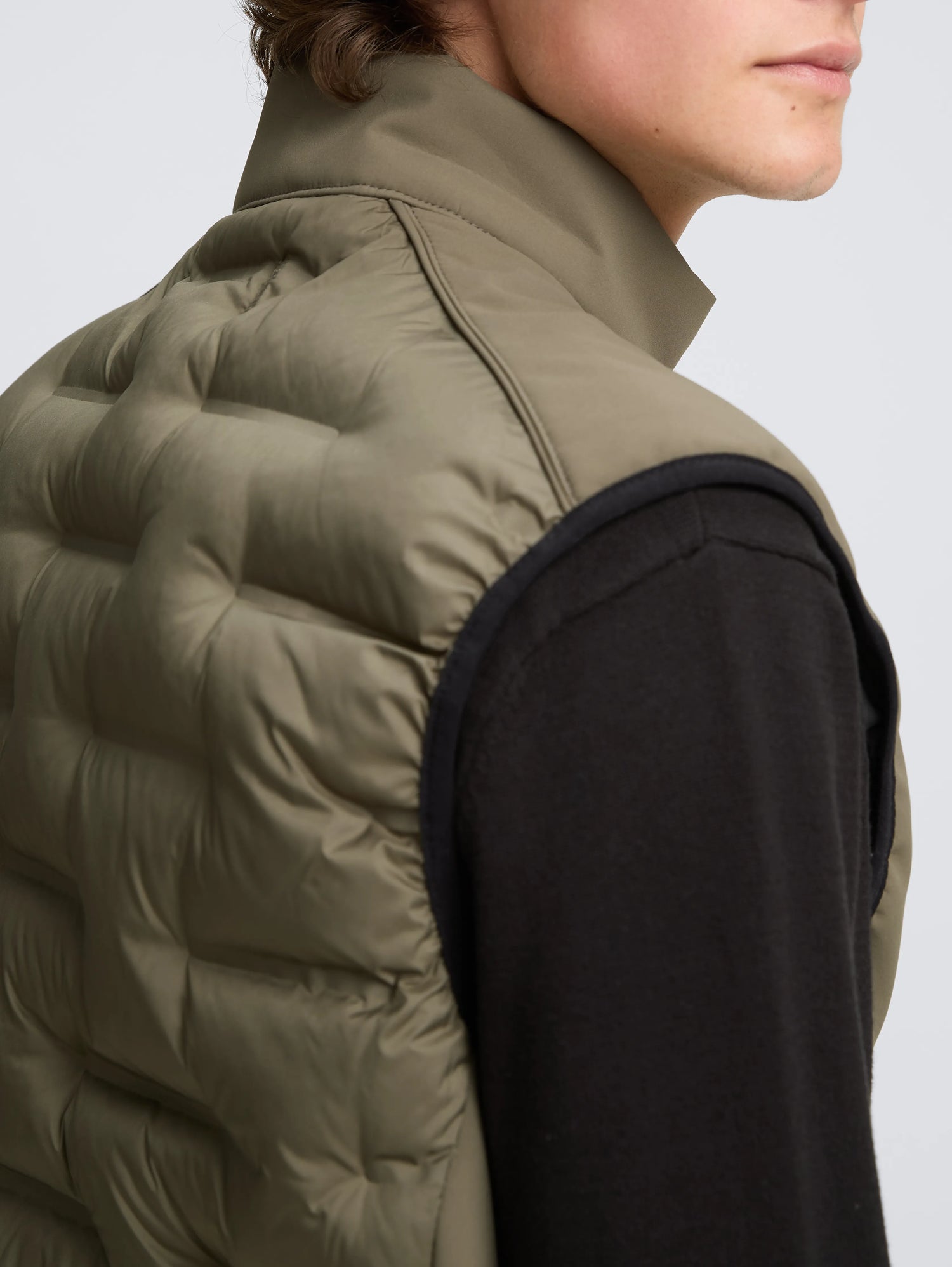 Tom Tailor_0_Hybrid Quilted Waistcoat with Stand-Up Collar_1046264_11848_05