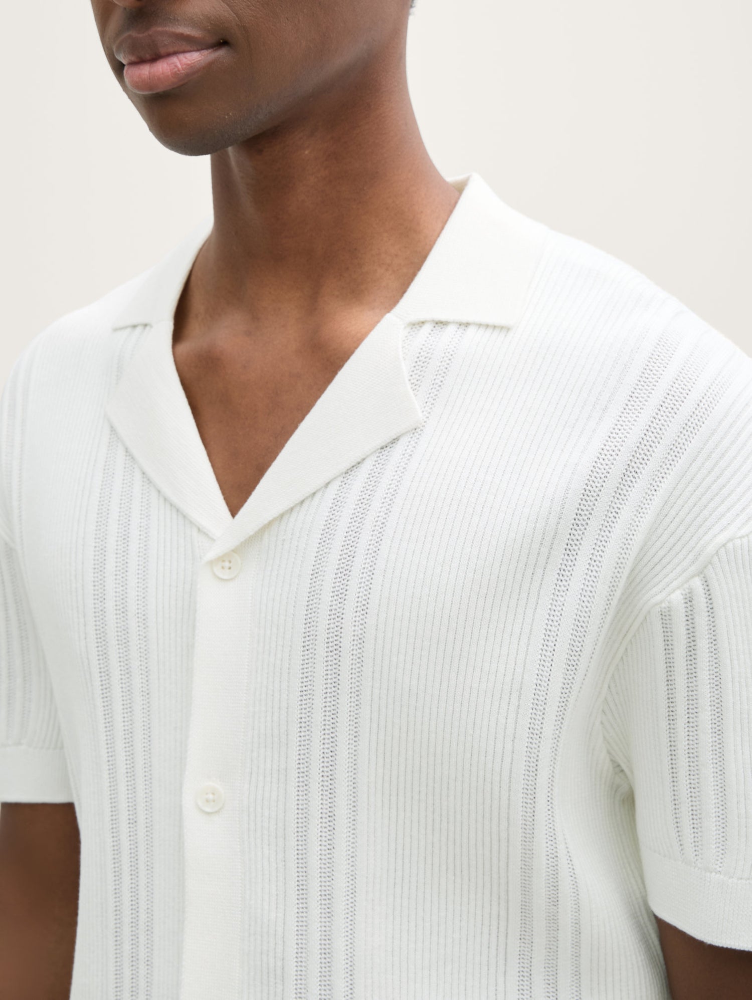 Tom Tailor_Relaxed Fit Knitted Shirt in a Polo Look_1046309_10332_04