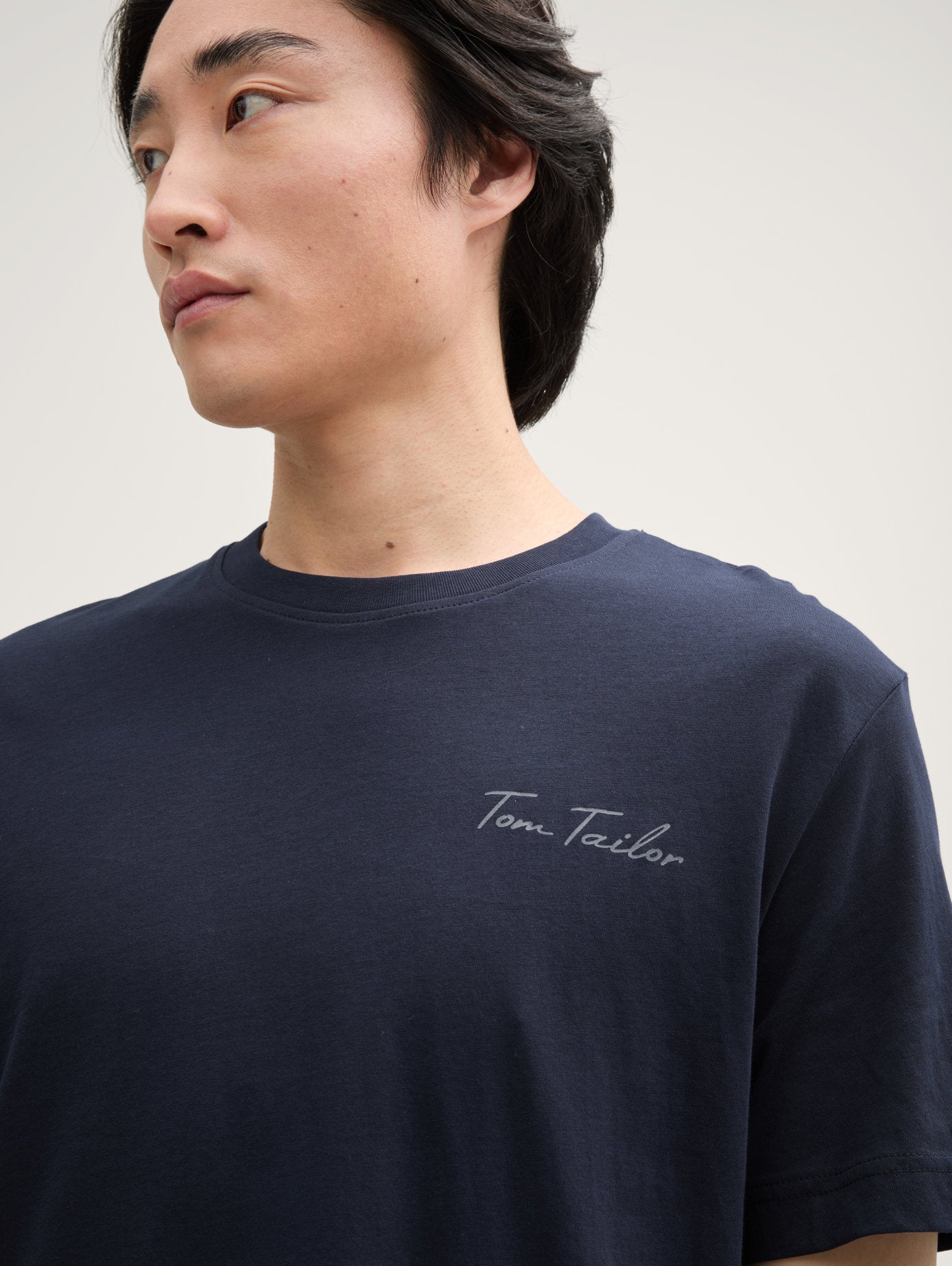 Tom Tailor_Basic T-Shirt with Small Logo Print_1046711_10668_04