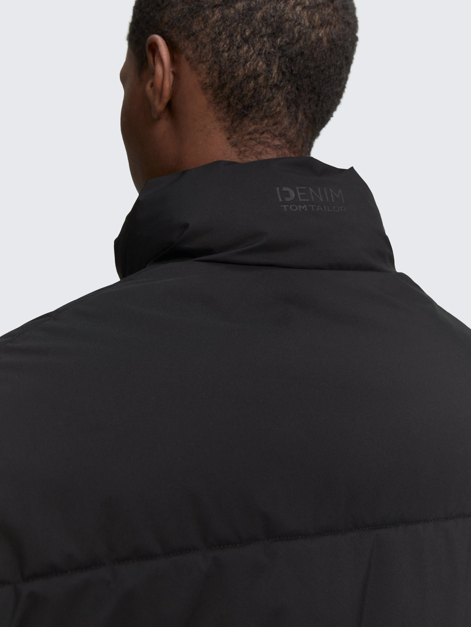 Tom Tailor_0_Lightweight Puffer Jacket with Stand-Up Collar_1046902_29999_05