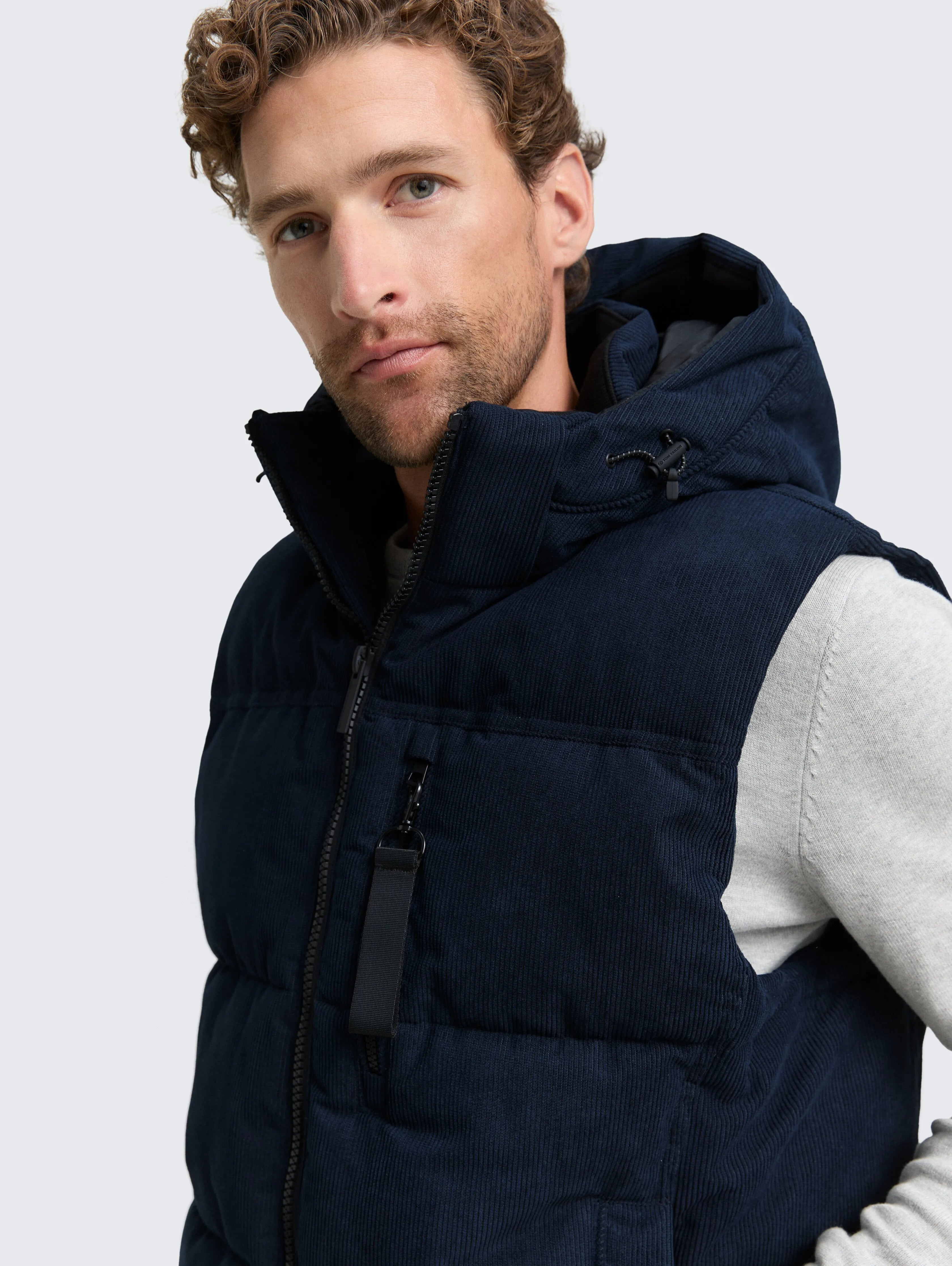 Tom Tailor_Black_Puffer Waistcoat with Detachable Hood_1046976_10668_05