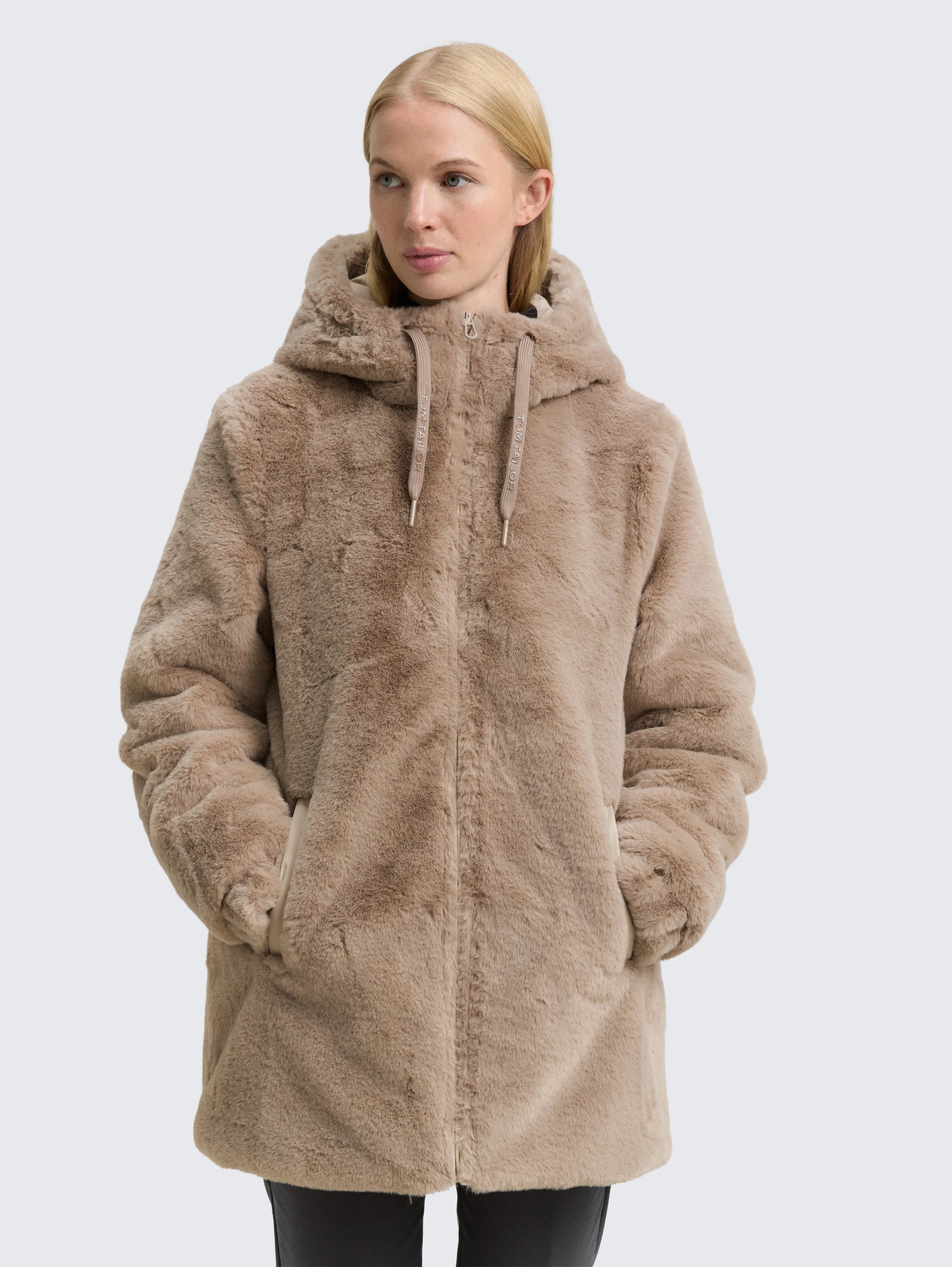 Tom Tailor_Black_Reversible Coat with Hood_1047534_32208_02