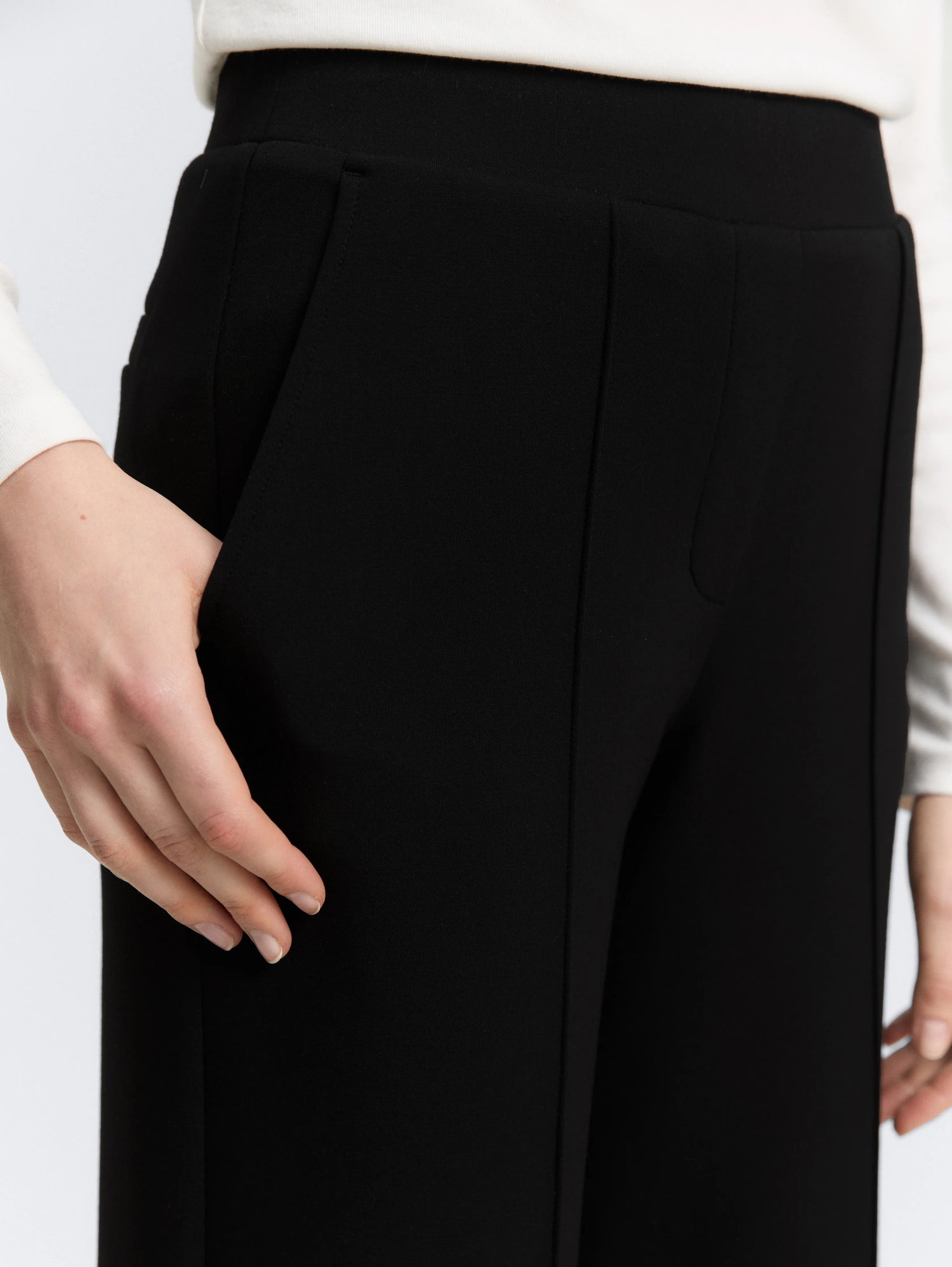 Tom Tailor_0_Loose Straight Scuba Trousers_1047656_14482_04