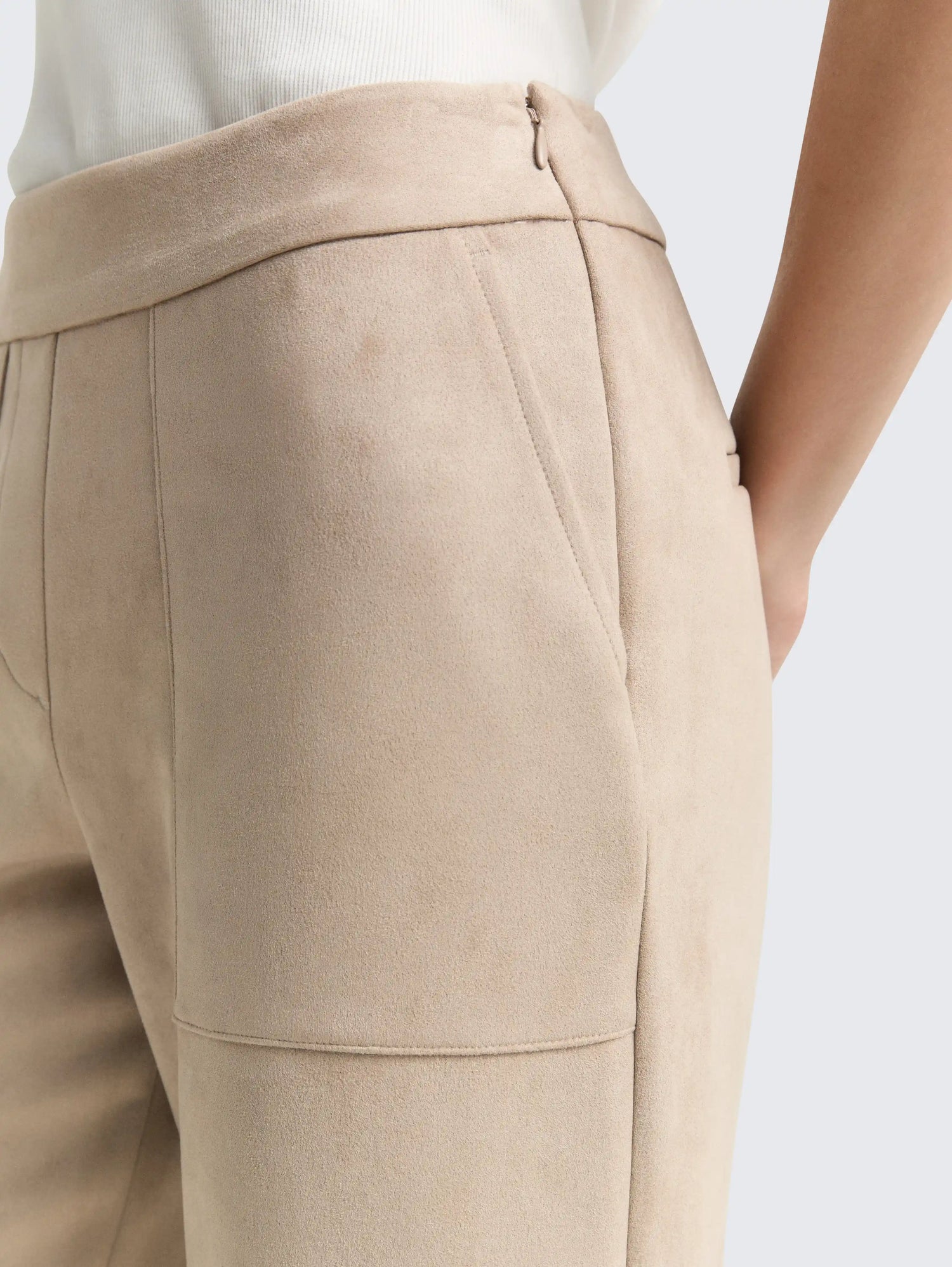 Tom Tailor_0_Loose Fit Trousers in Suede Look_1047666_32208_04