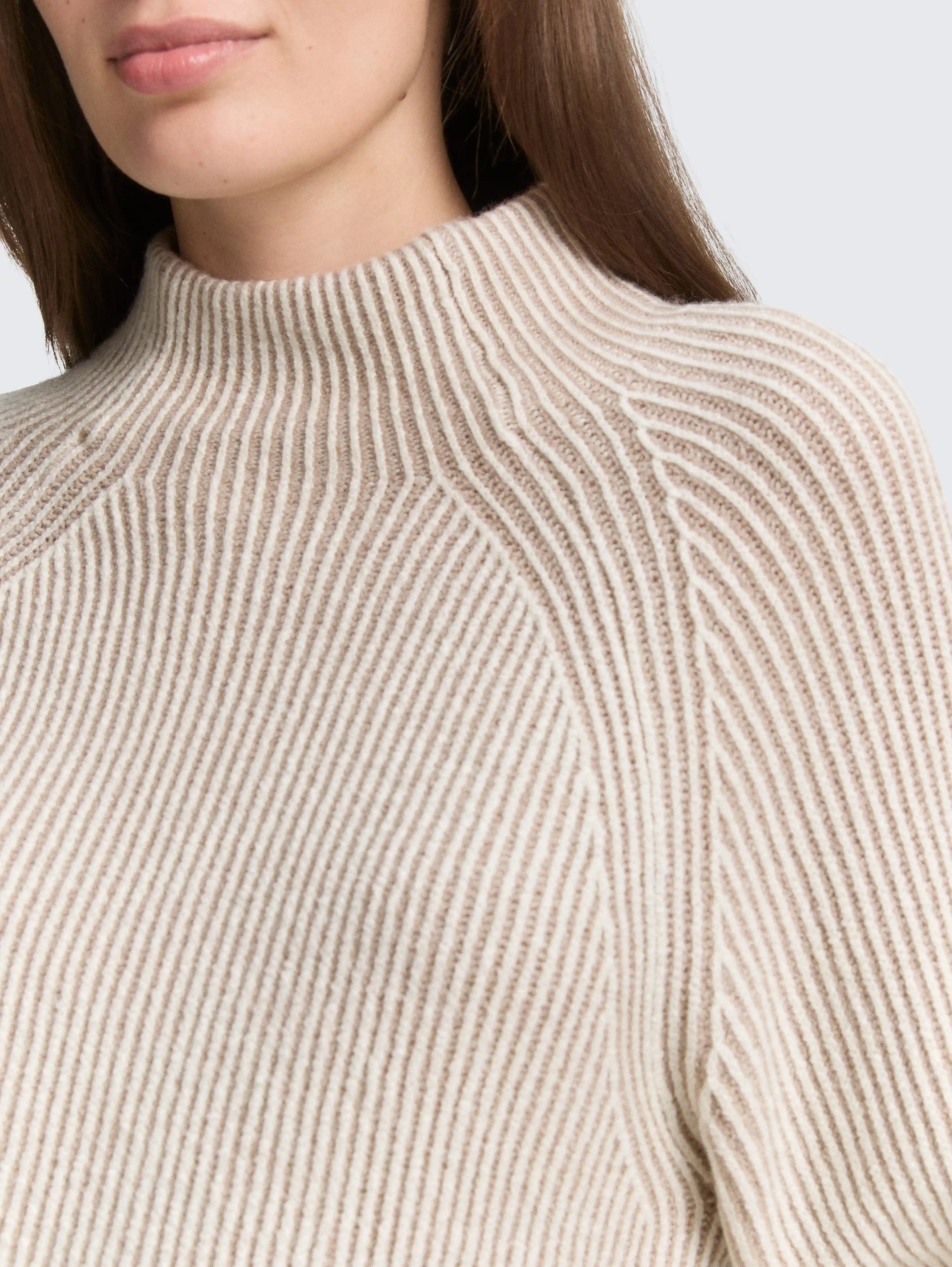 Tom Tailor_0_Loose Fit Knitted Jumper with Stand-Up Collar_1047670_38704_05