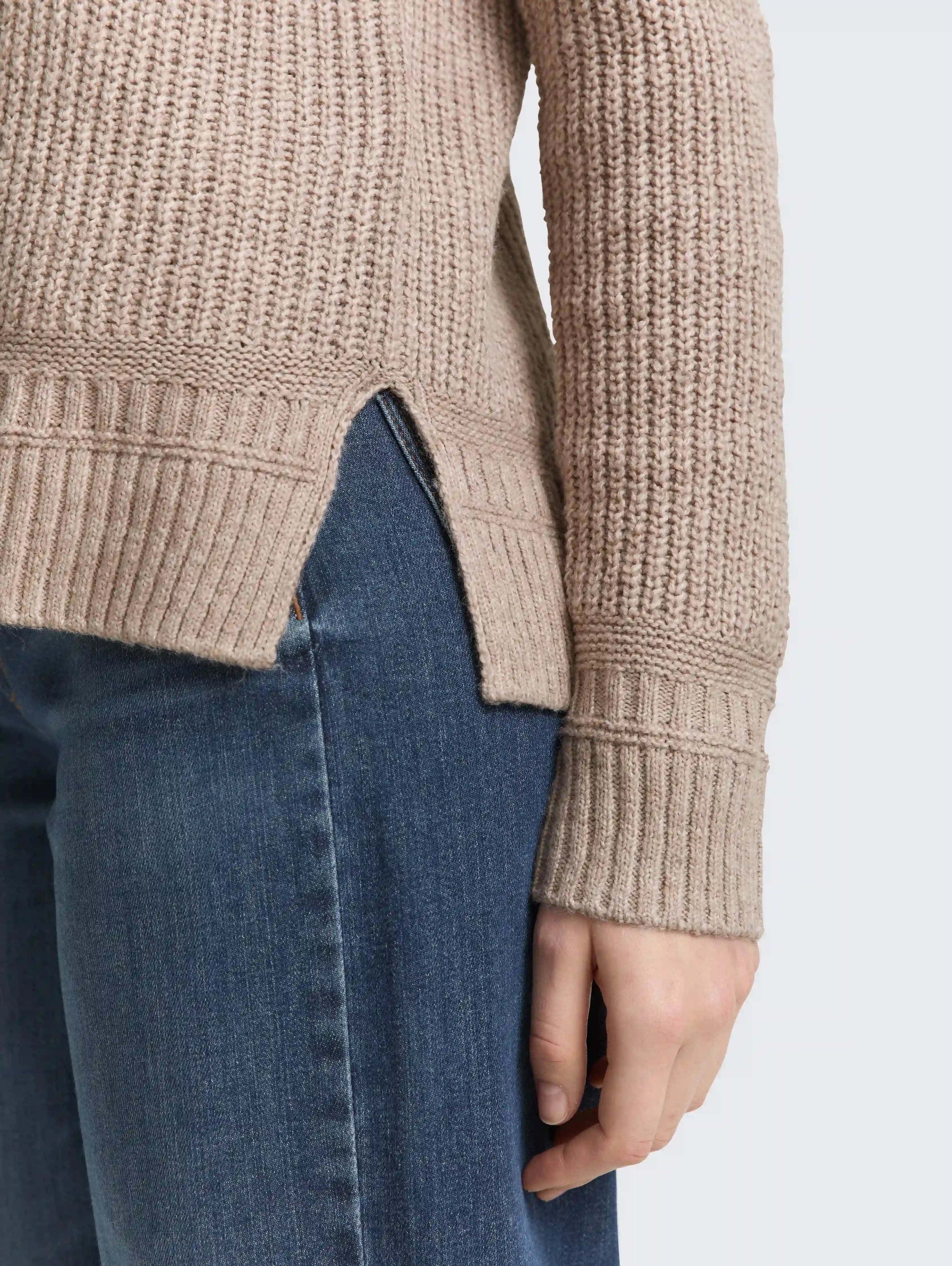 Tom Tailor_0_Knitted Jumper with V-Neck_1047674_38330_05