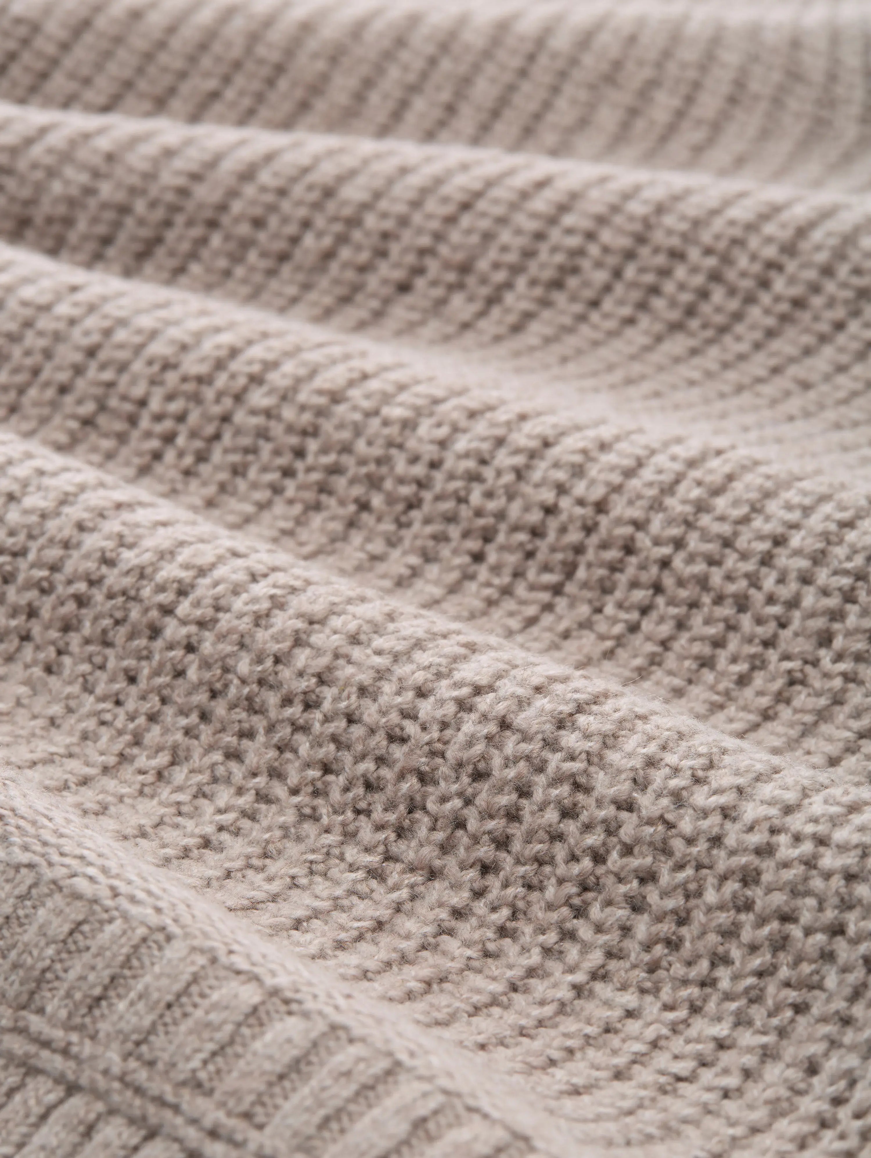 Tom Tailor_0_Knitted Jumper with V-Neck_1047674_38330_06