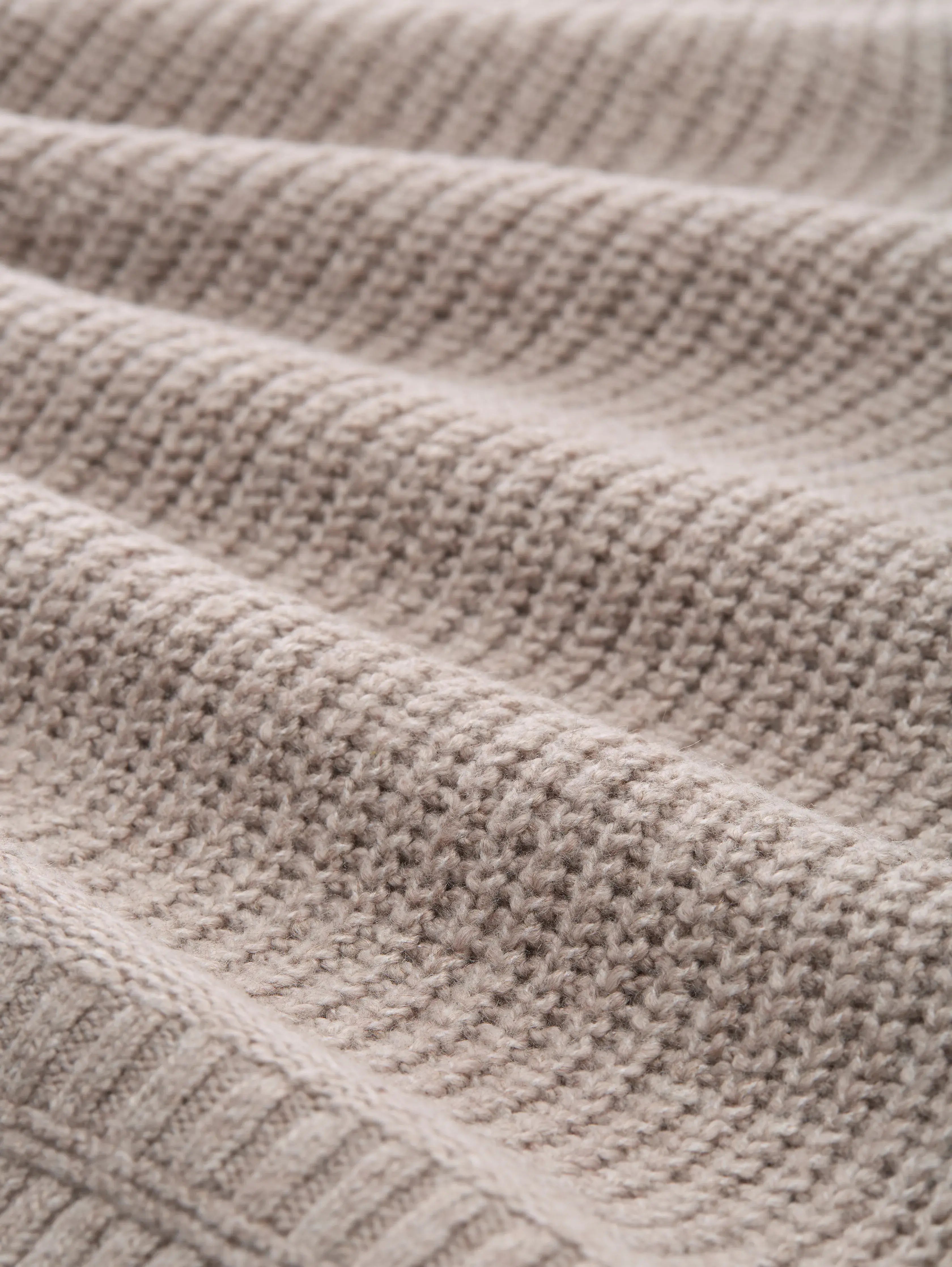 Tom Tailor_0_Knitted Jumper with V-Neck_1047674_38330_06