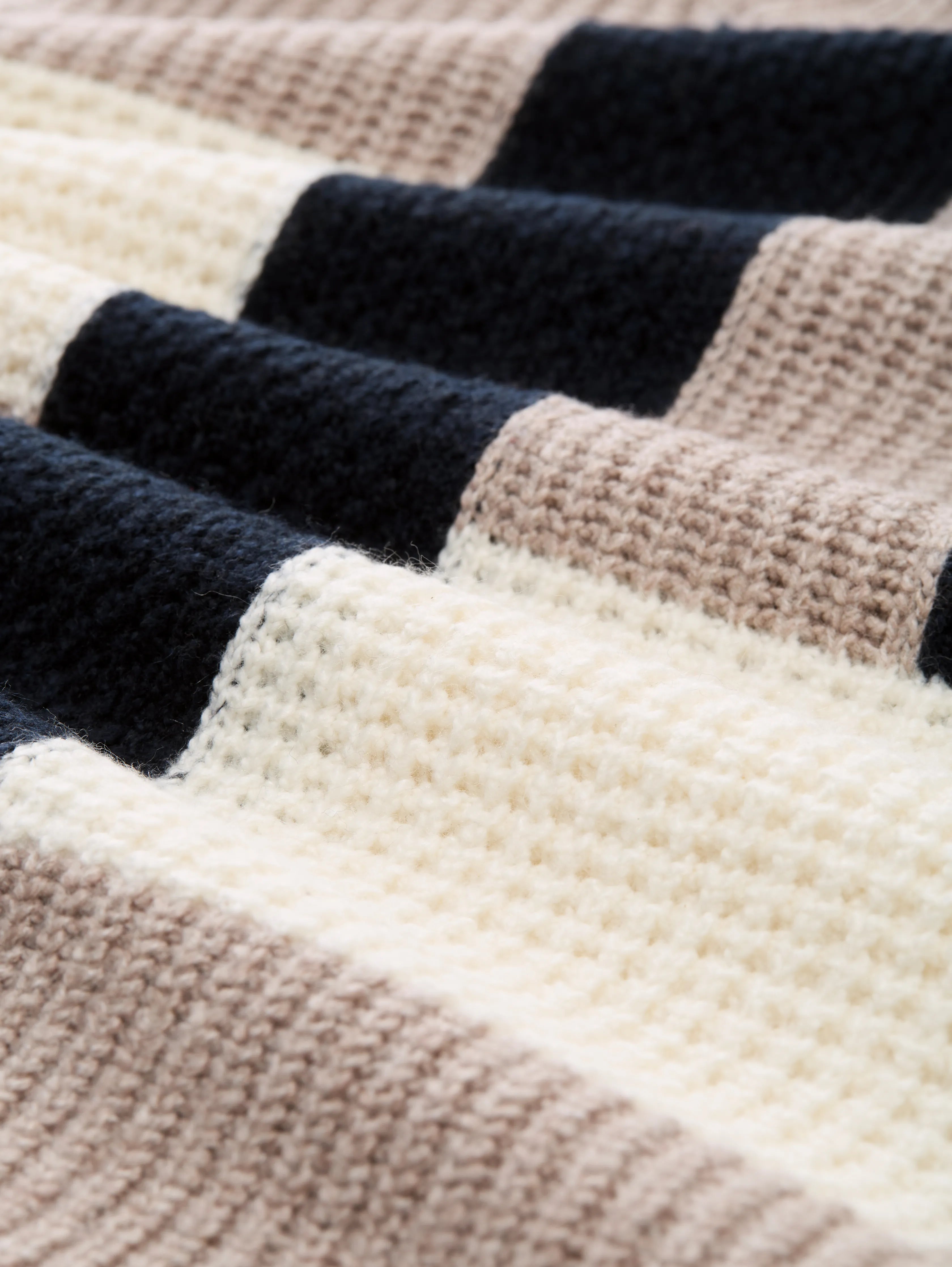 Tom Tailor_0_Loose Fit Knitted Jumper with Colour Blocking_1047706_38717_06