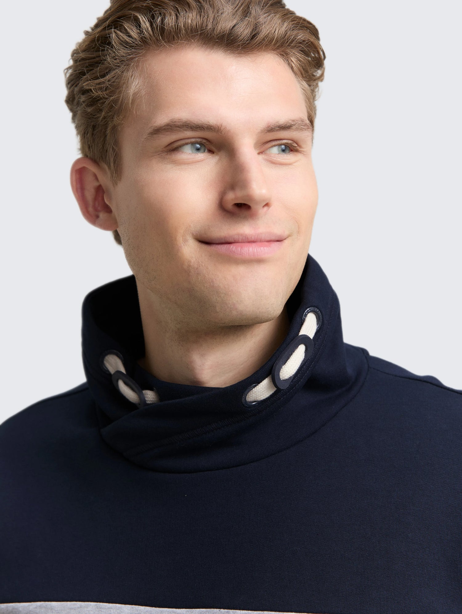 Tom Tailor_Red_Snood Colour-Block Sweatshirt_1047771_19932_05