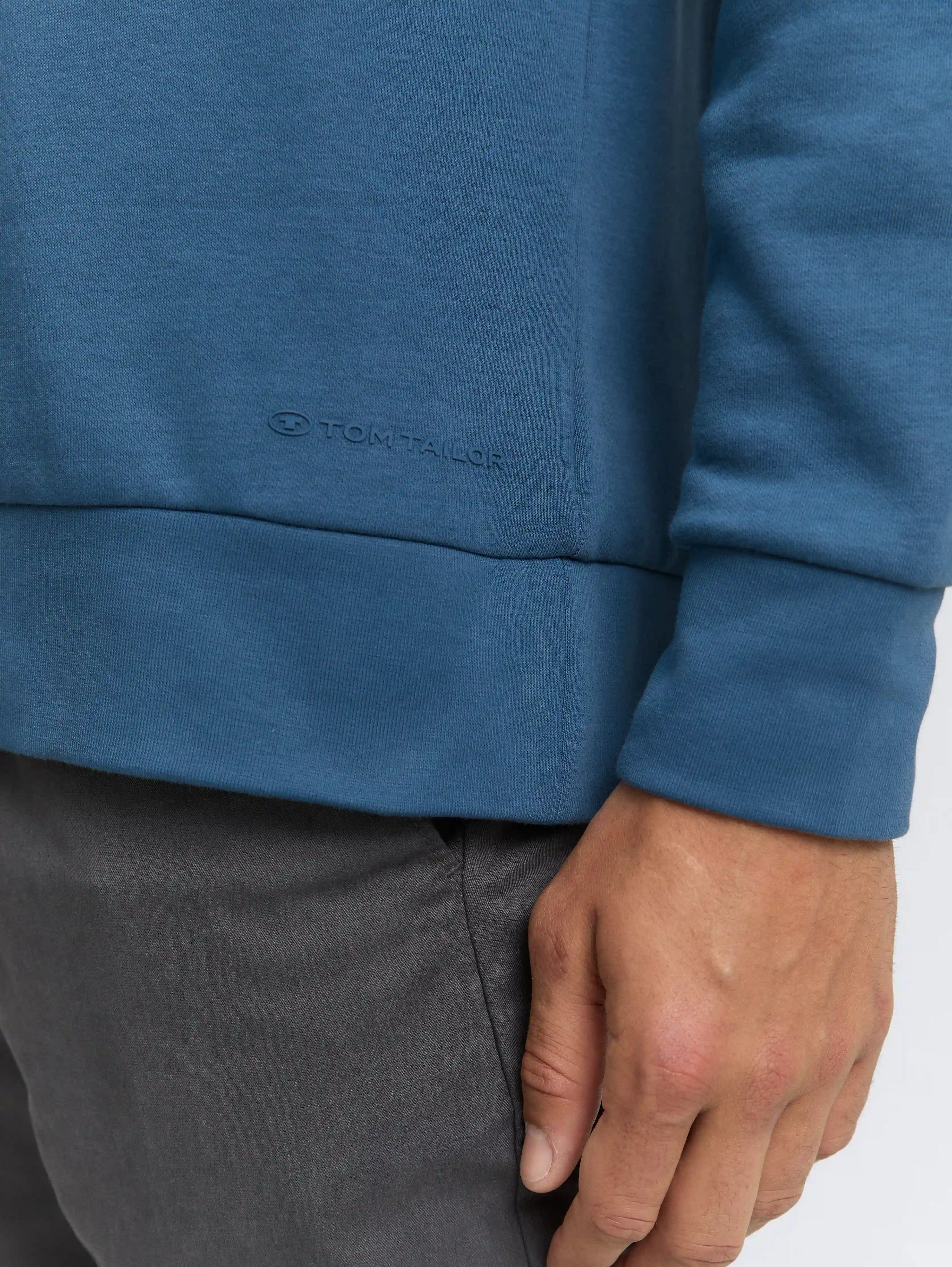Tom Tailor_0_Basic Sweatshirt in Plain Colours_1047826_38224_05