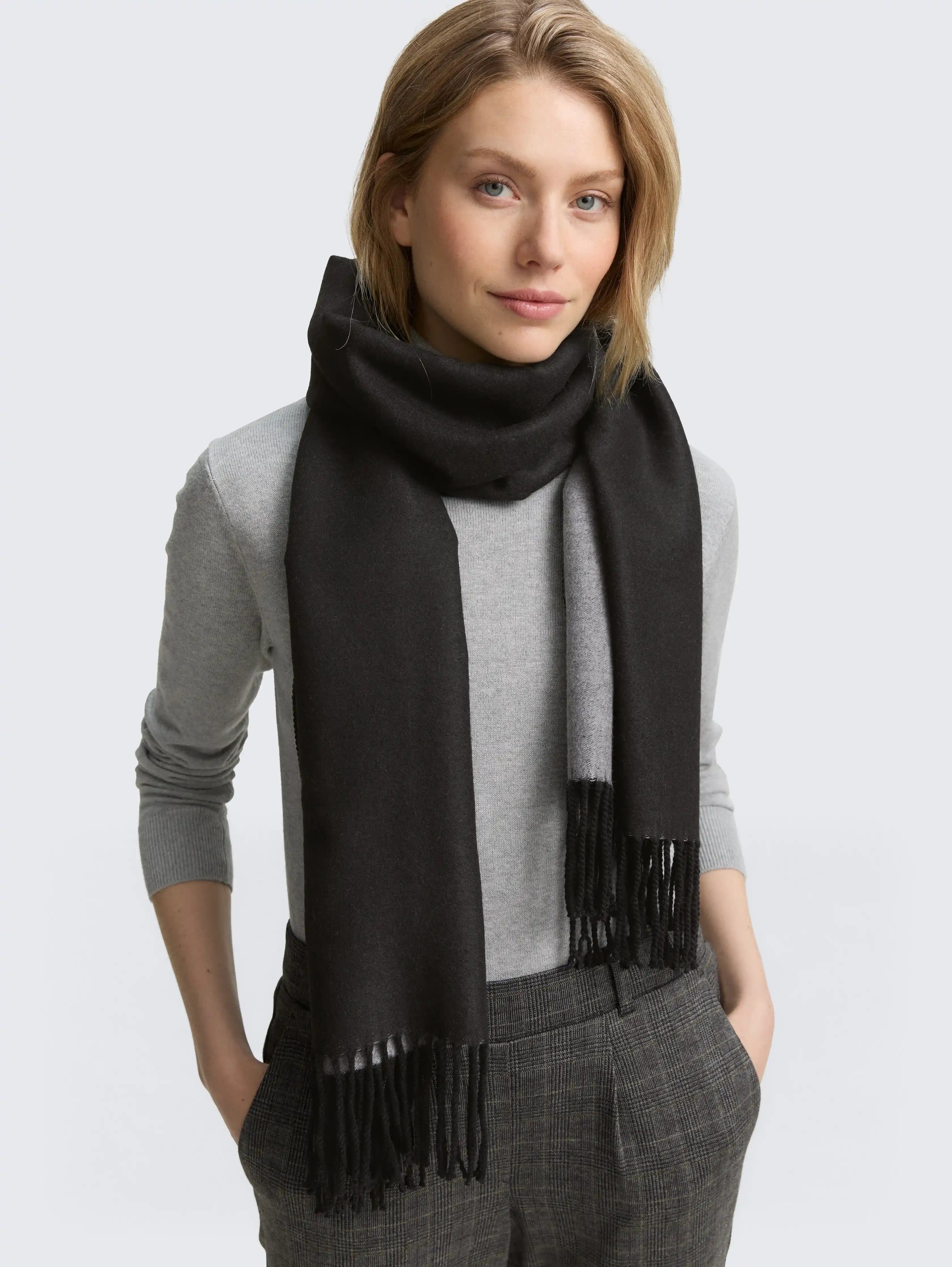 Tom Tailor_0_Scarf with Fringes_1047930_14482_01