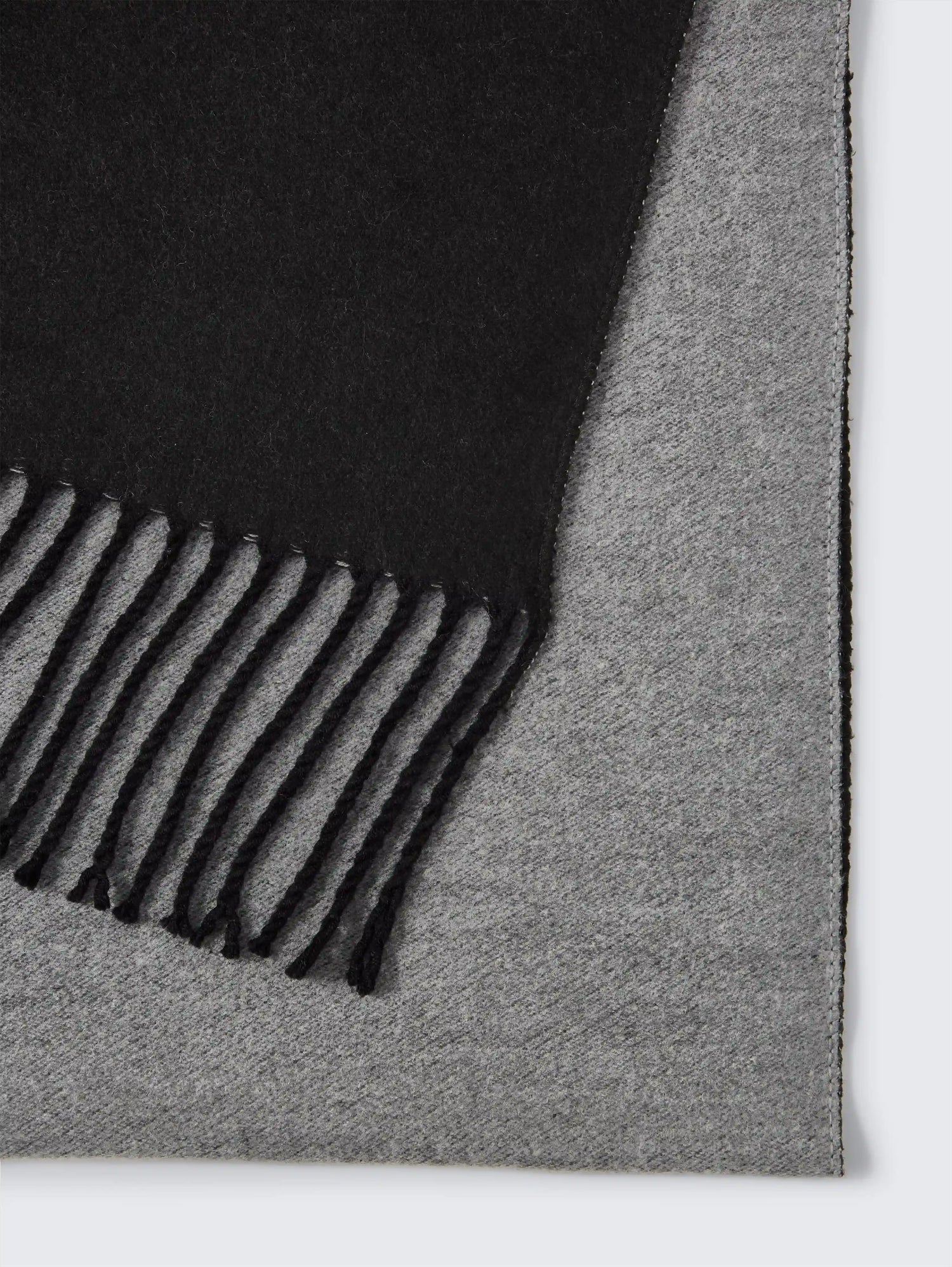 Tom Tailor_0_Scarf with Fringes_1047930_14482_03