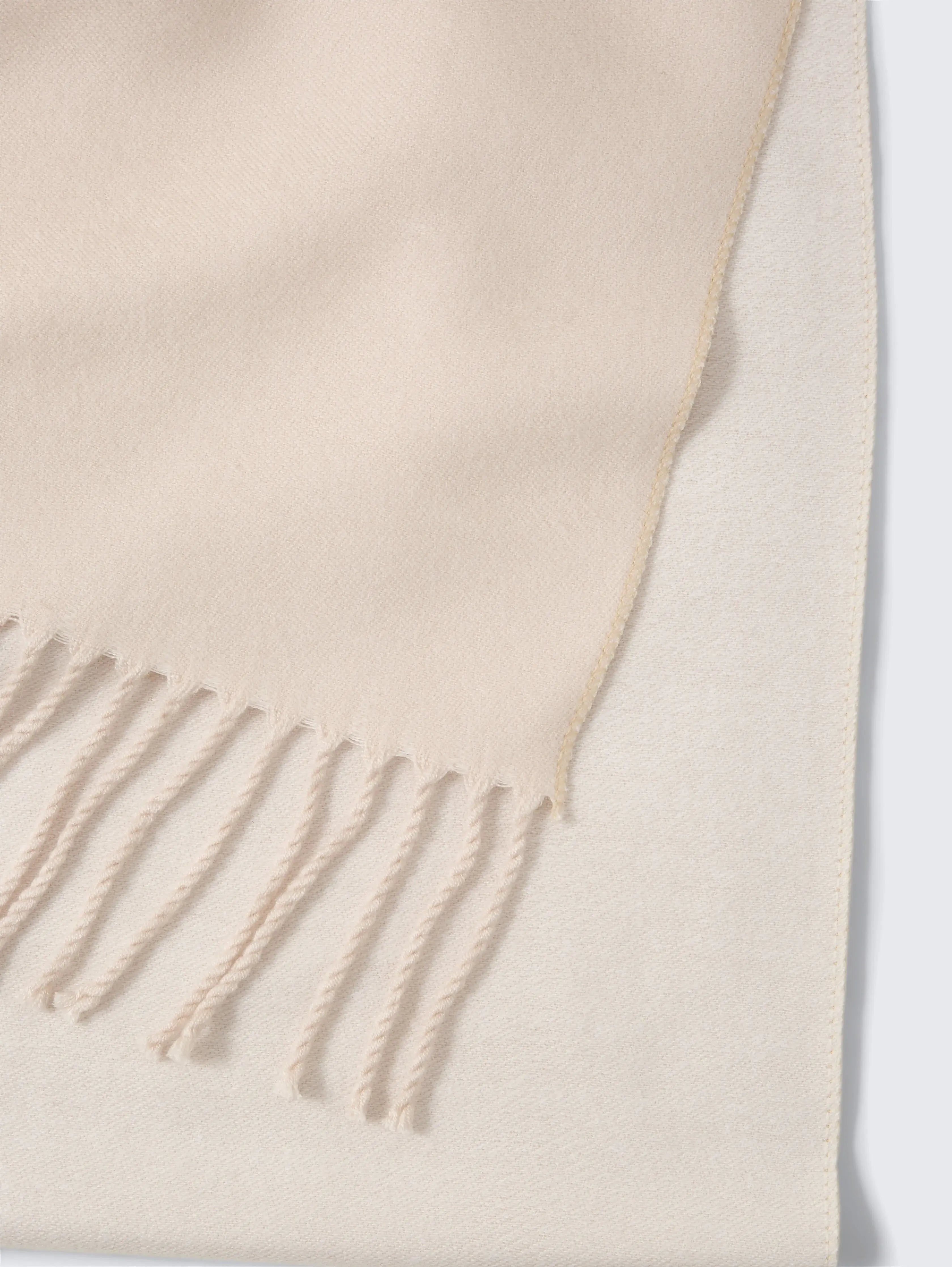 Tom Tailor_0_Scarf with Fringes_1047930_27609_03