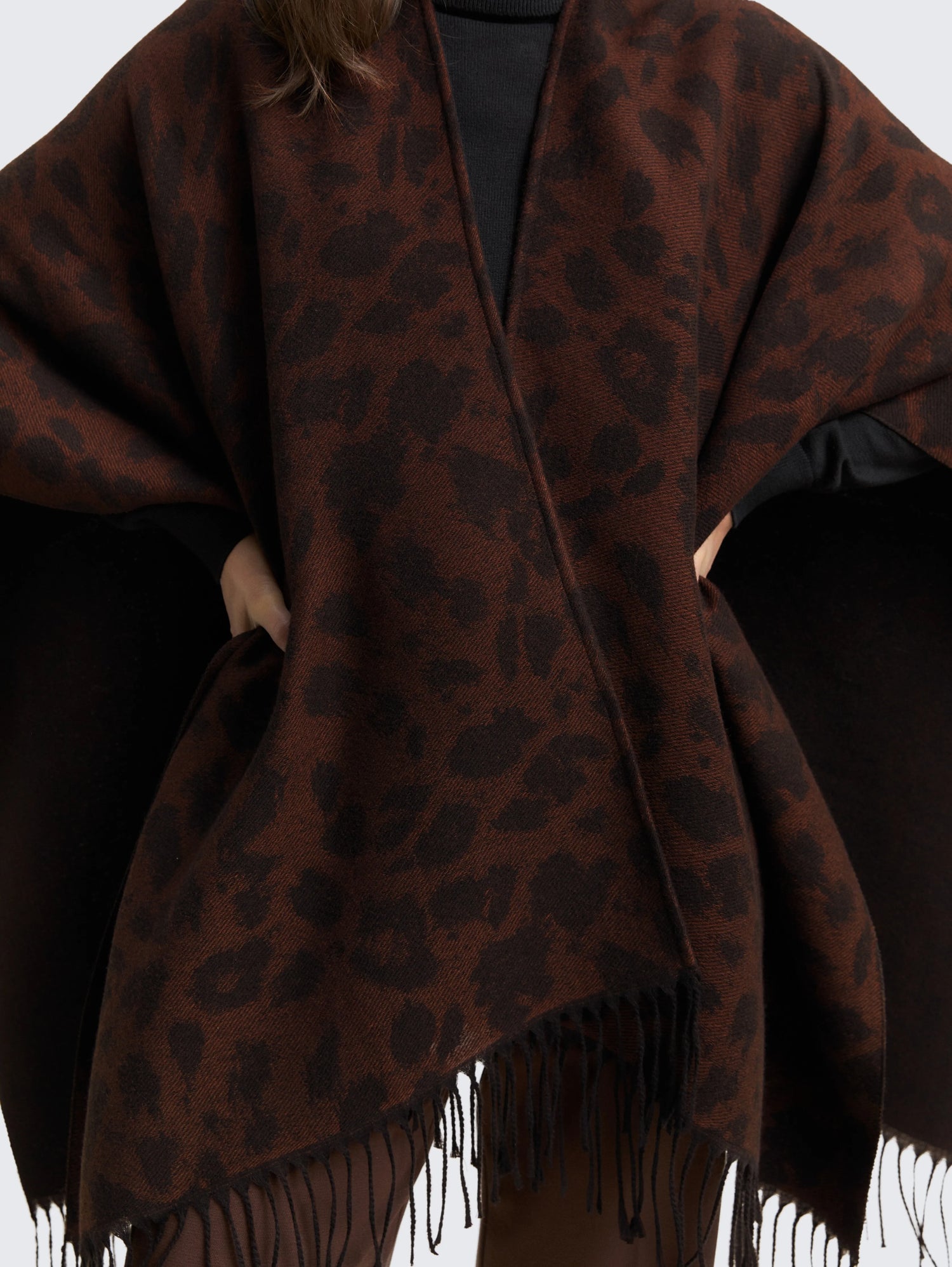 Tom Tailor_0_Cape with Leopard Print_1048660_39039_04