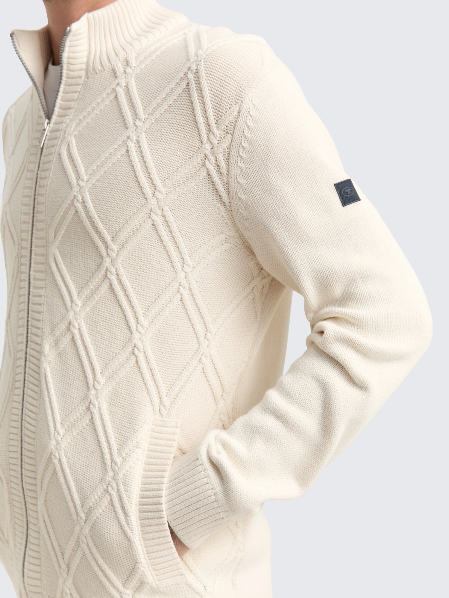 Tom Tailor_White_Knitted Jacket with Plait Pattern_1048738_10348_05
