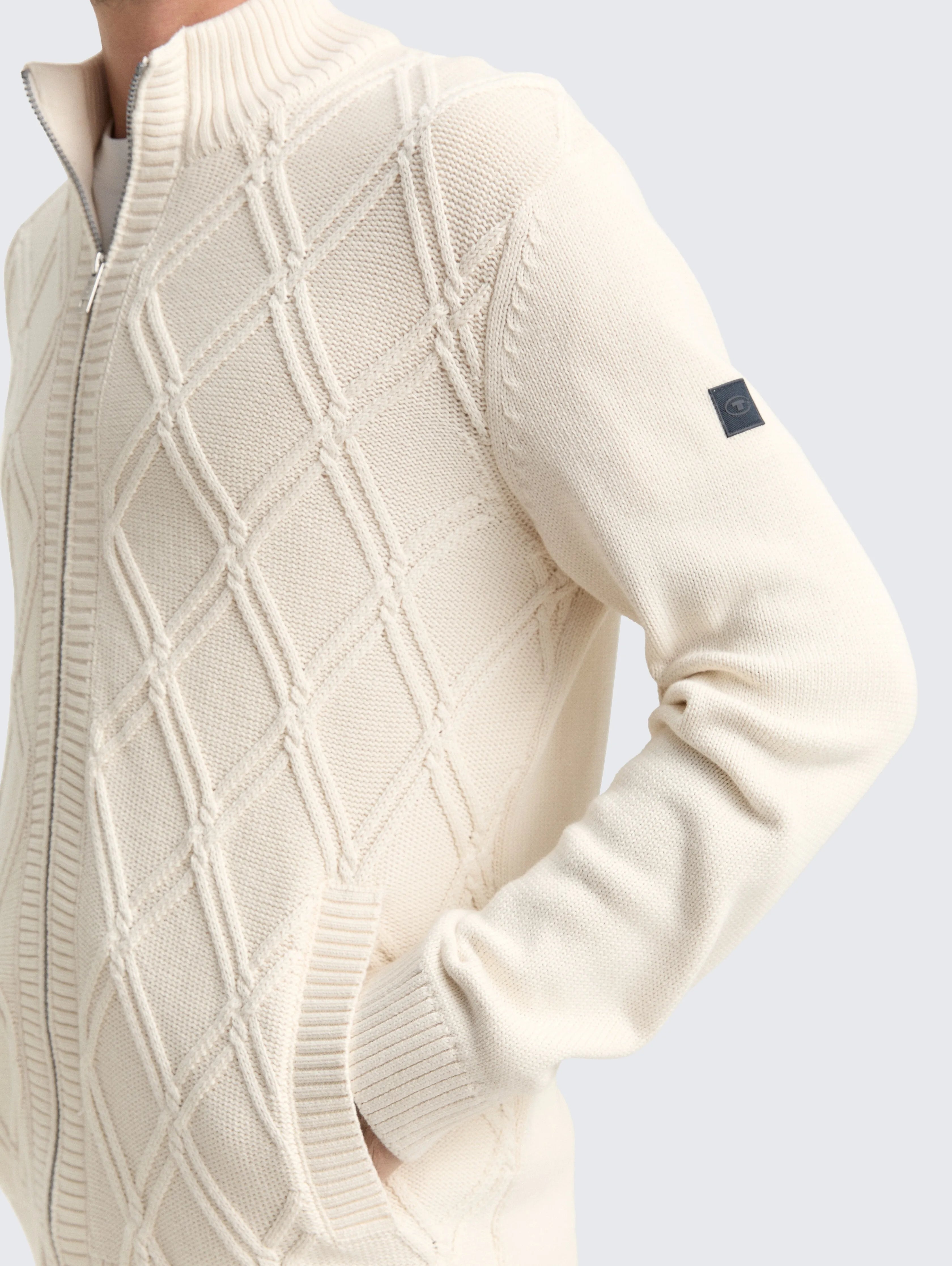 Tom Tailor_White_Knitted Jacket with Plait Pattern_1048738_10348_05