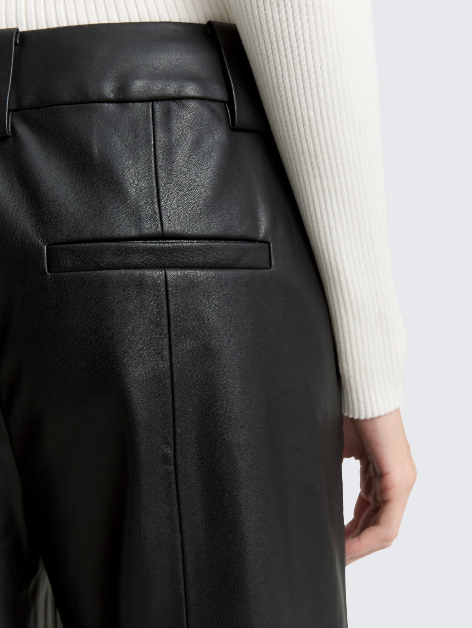 Tom Tailor_Gray_Culotte Trousers in Leather Look_1048846_14482_04