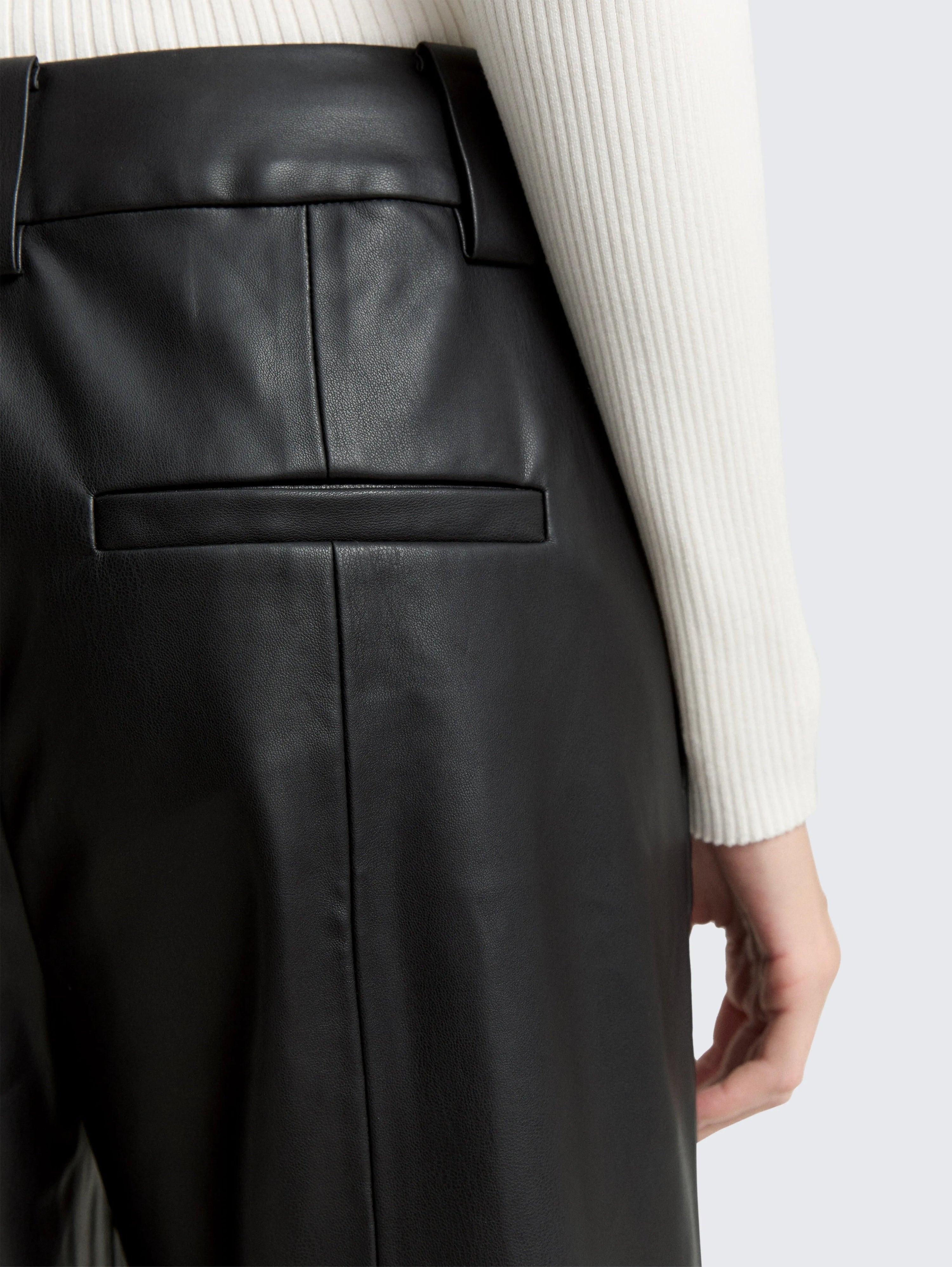 Tom Tailor_Gray_Culotte Trousers in Leather Look_1048846_14482_04