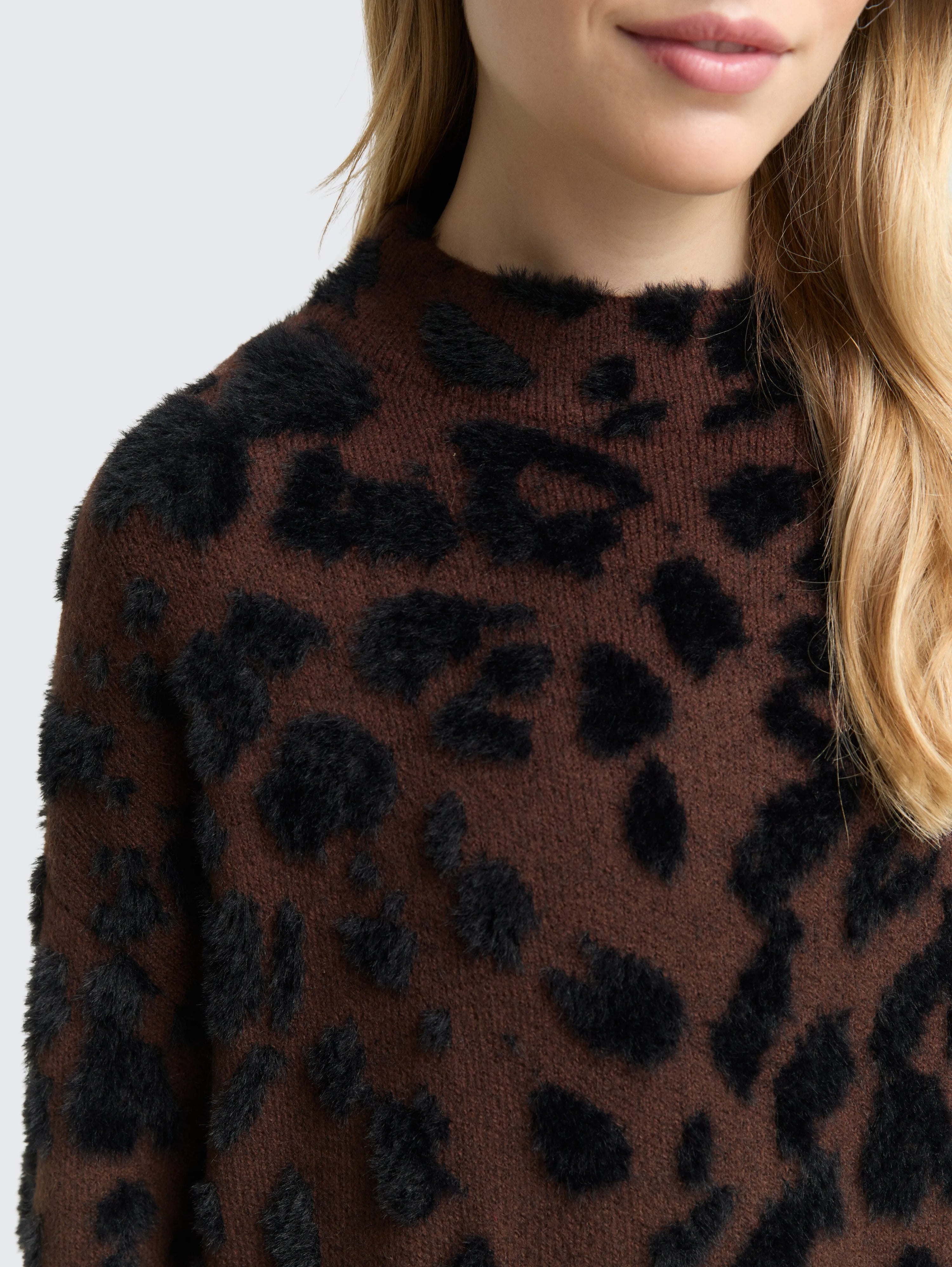 Tom Tailor_0_Oversized Knitted Jumper with Leopard Print_1049158_39133_05