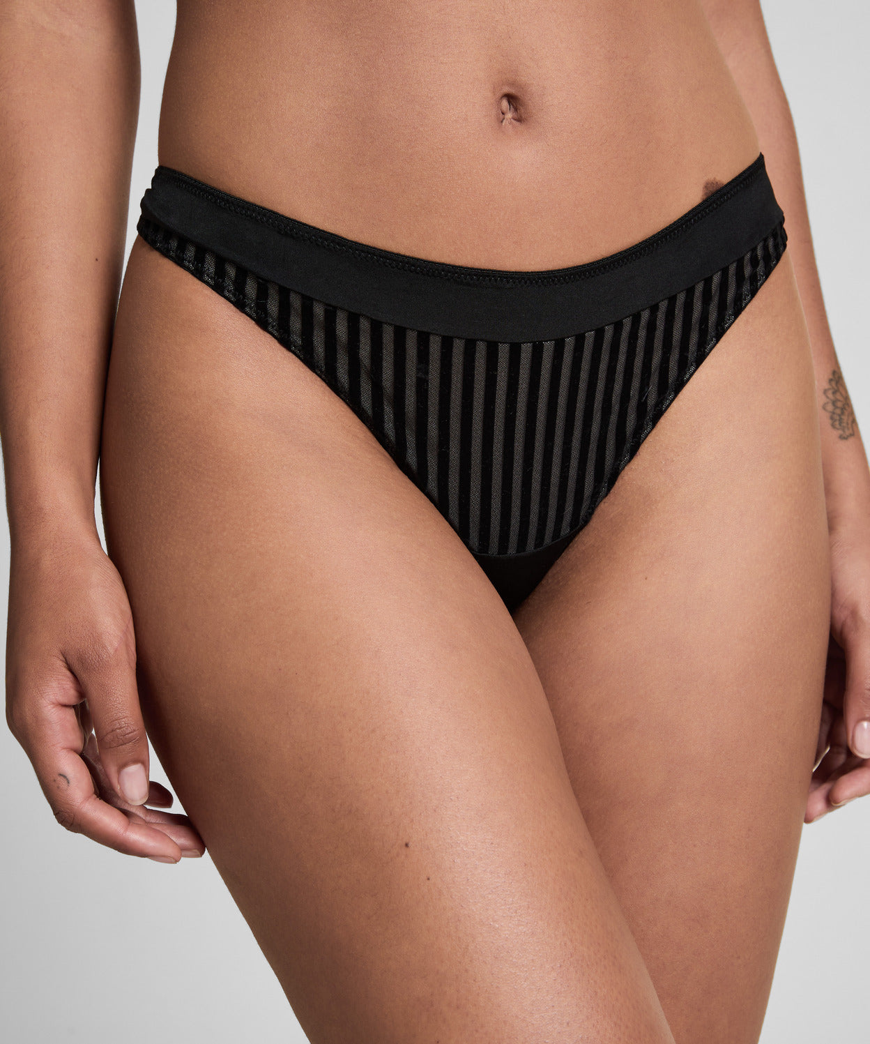 Hunkemoller_Black_Pia thong_112478_Black_03