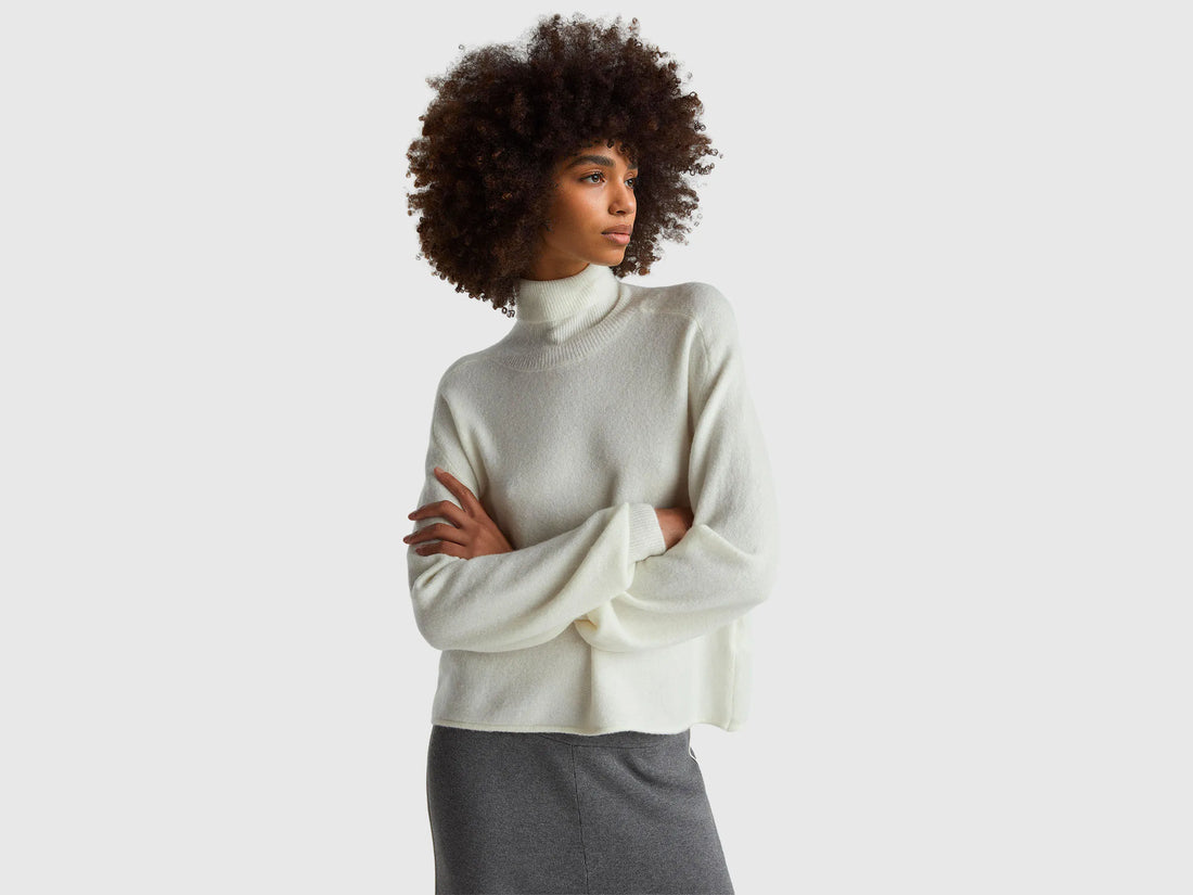 Benetton_Creamy White_Turtleneck in Stretch Wool Blend_11CZD204F_0R2_01
