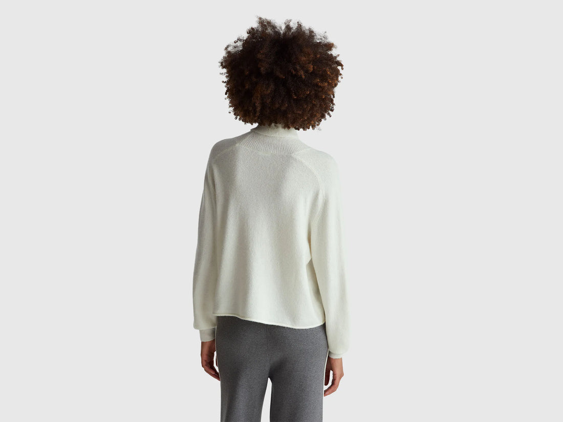 Benetton_Creamy White_Turtleneck in Stretch Wool Blend_11CZD204F_0R2_02