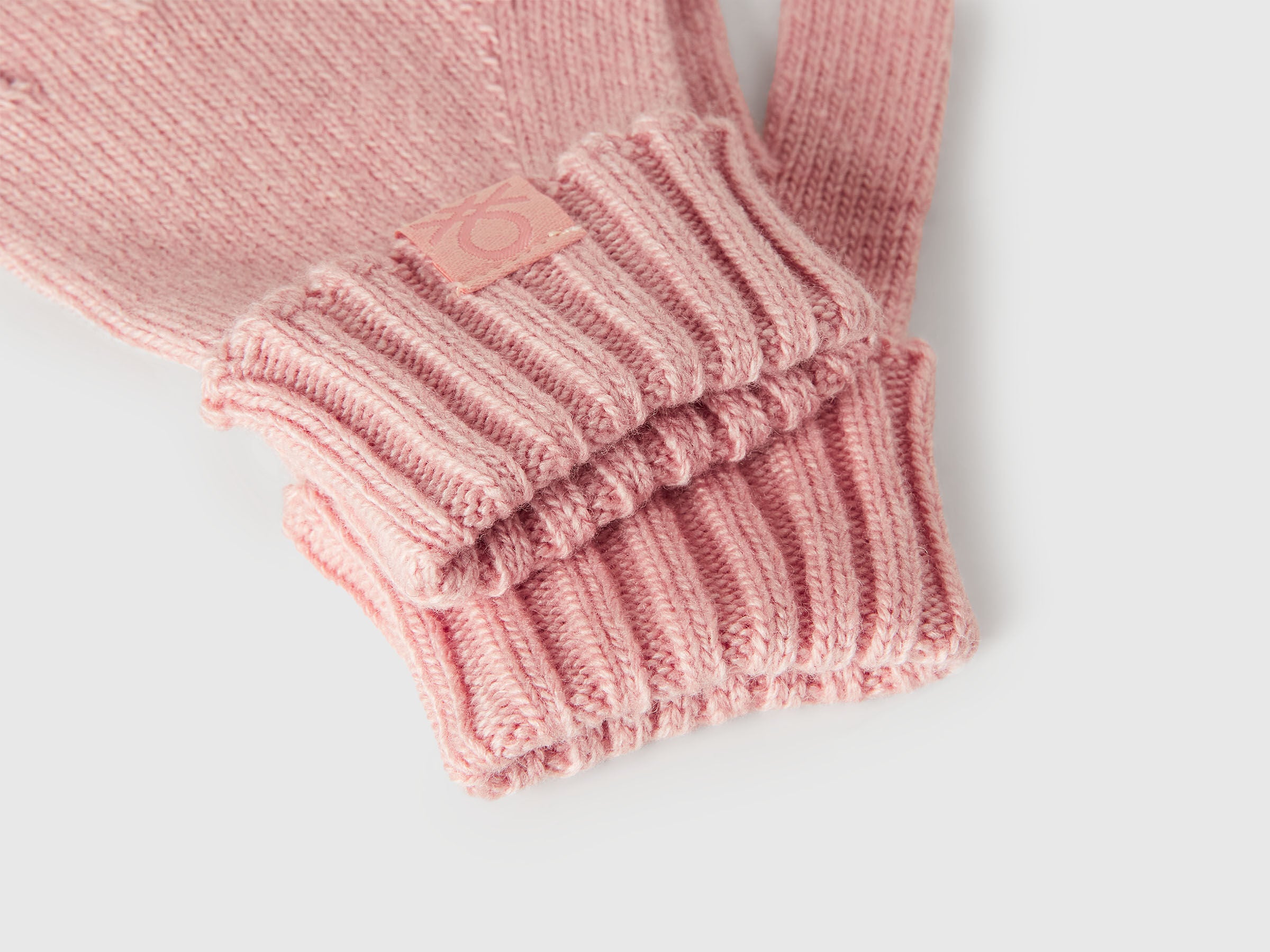Benetton_Soft Pink_Gloves in Viscose and Wool Blend_126WGG009_12U_03