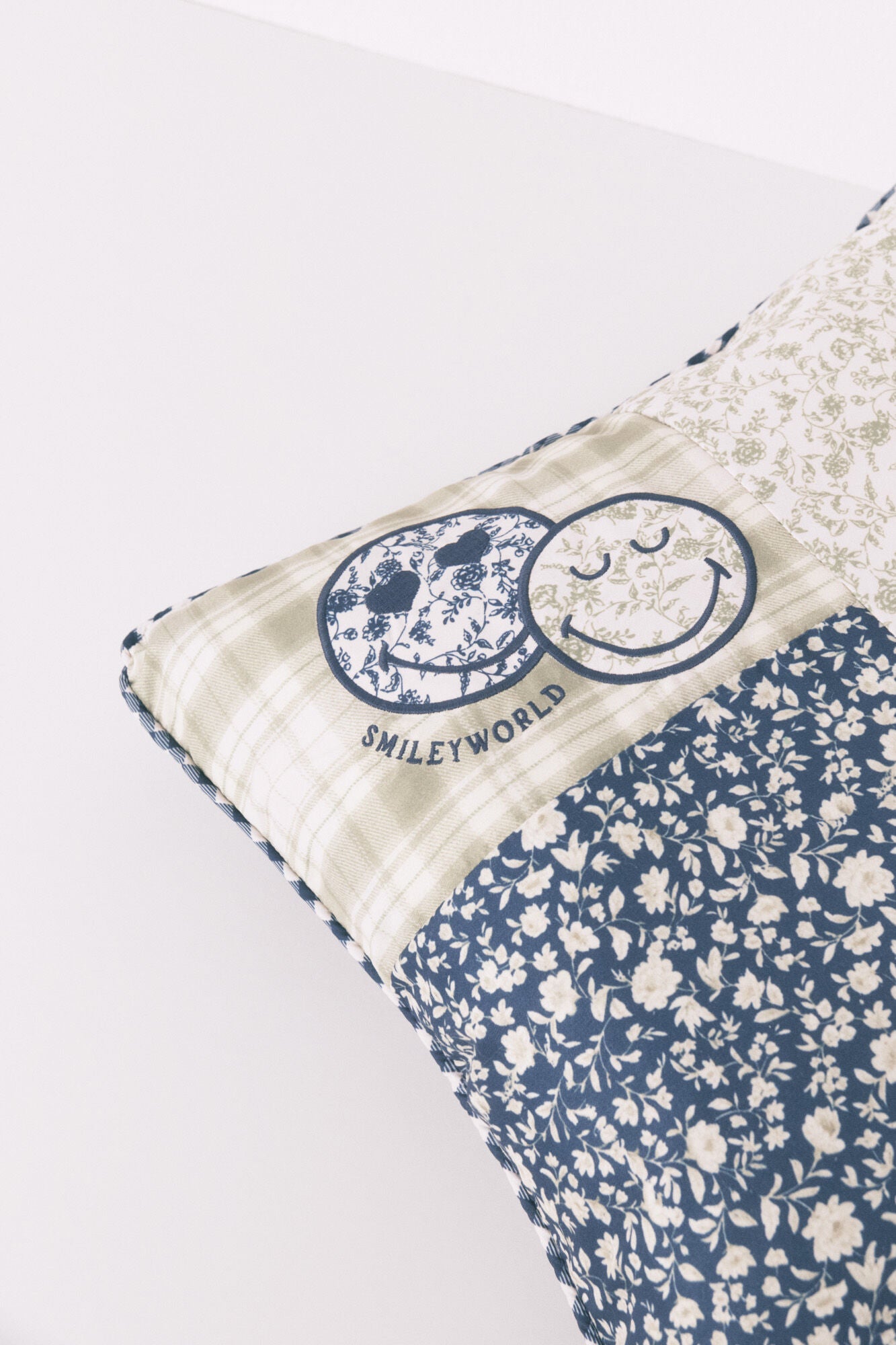 Women Secret_Multicoloured_Smileyworld¨ Multicoloured Patchwork Cushion_1372549_98_02