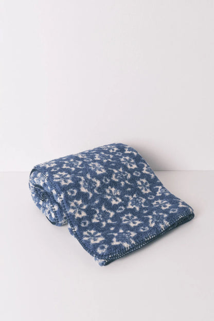 Women Secret_Blue Print_Blue Floral Print Sherpa Fleece Blanket_1372565_19_03