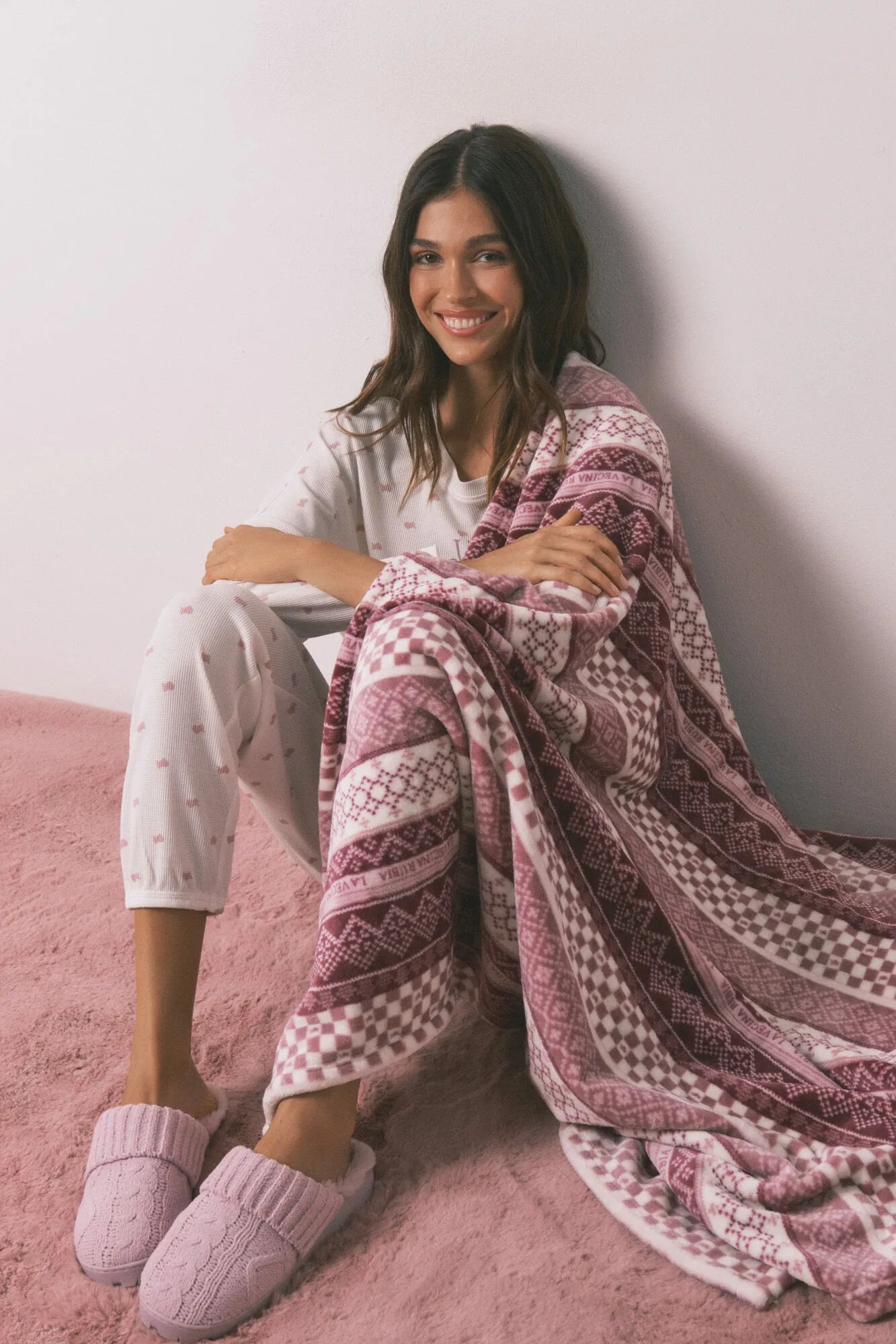 Women Secret_Pink_Velour Sleeping Blanket with Border_1372589_73_01