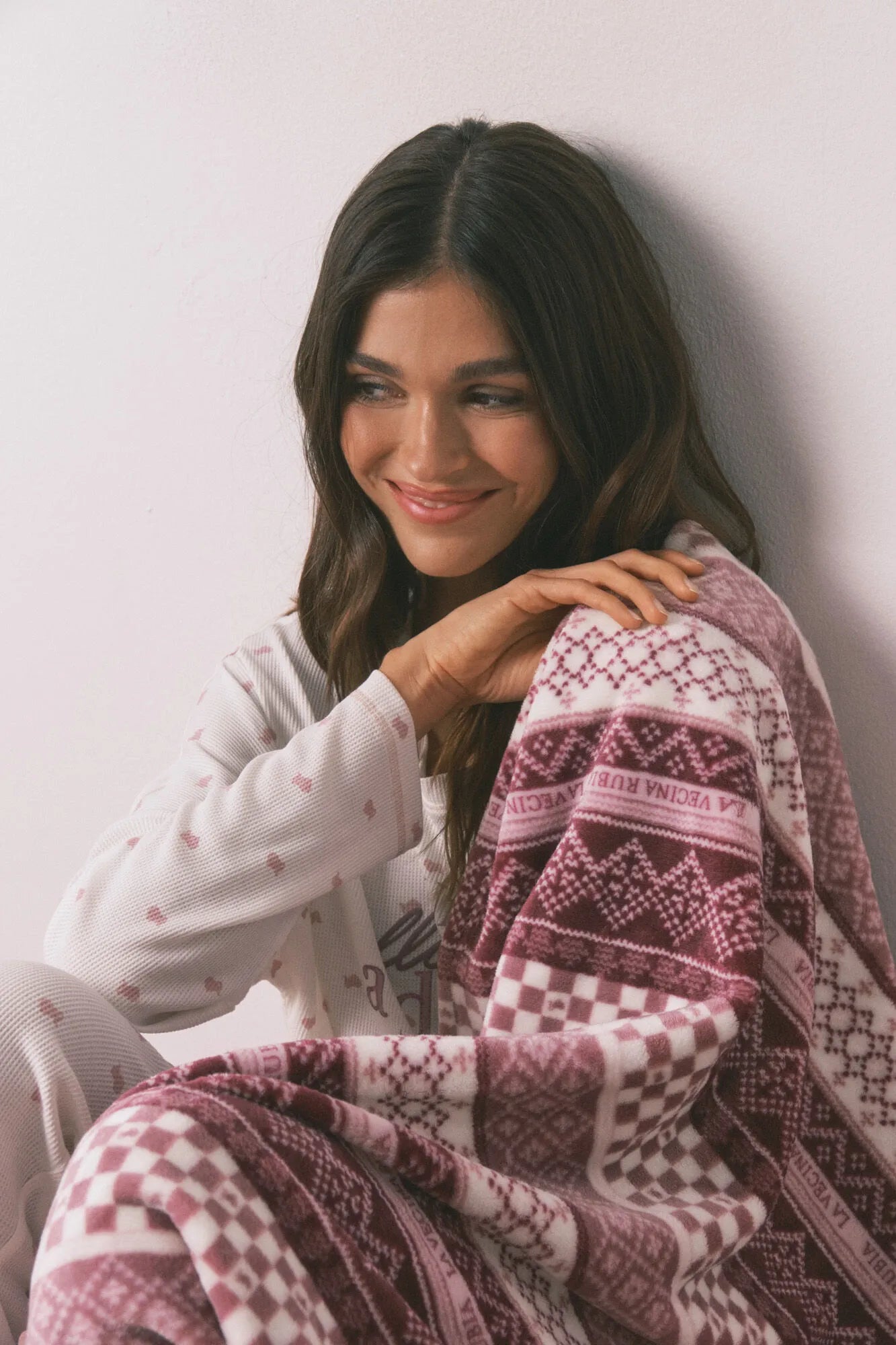 Women Secret_Pink_Velour Sleeping Blanket with Border_1372589_73_02