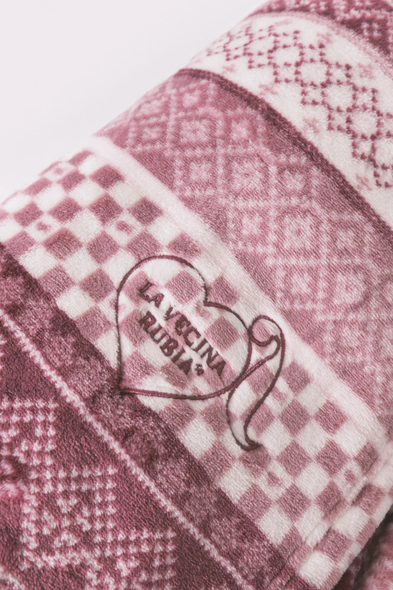 Women Secret_Pink_Velour Sleeping Blanket with Border_1372589_73_03