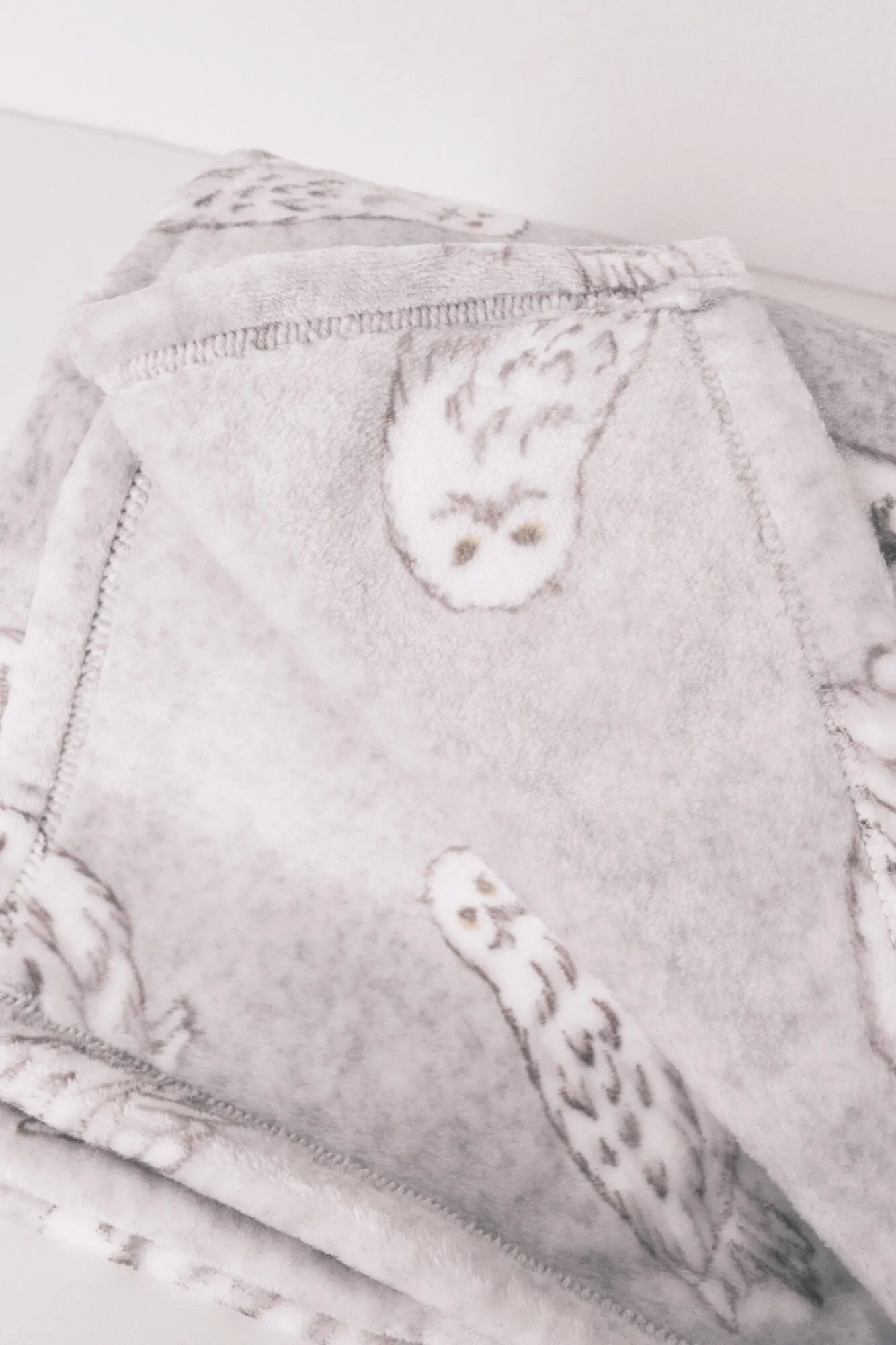 Women Secret_Light Grey/Silver_Super Soft Grey Hedwig Print Blanket_1372591_48_03