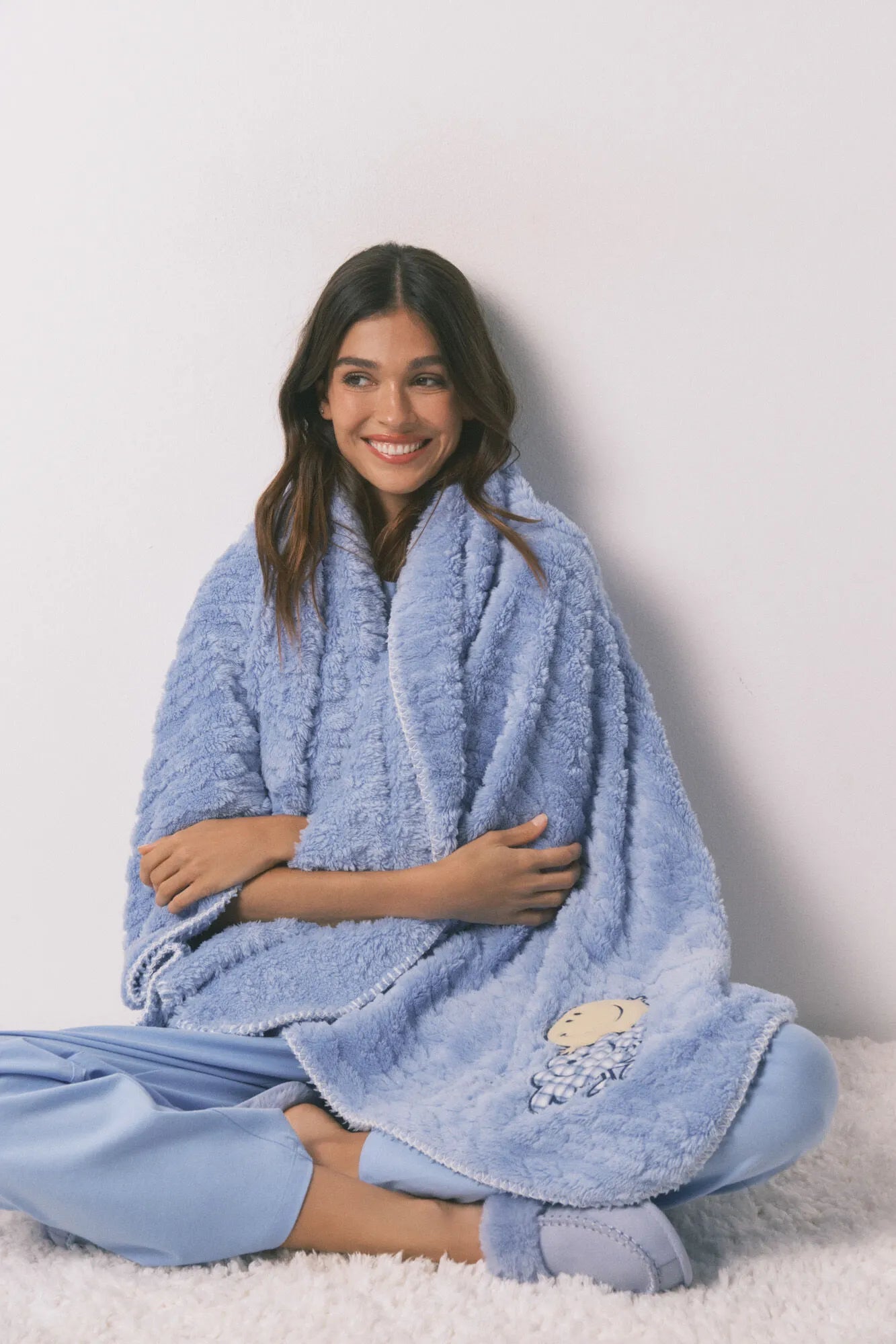 Women Secret_Medium Blue_Smileyworld¨ Sofa Blanket_1372593_14_01