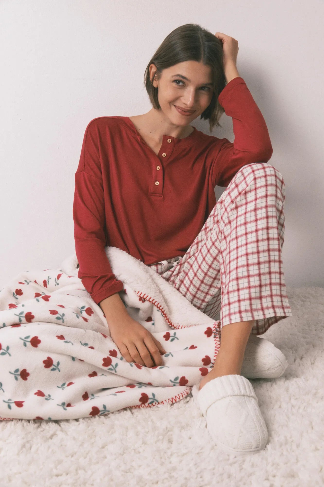 Women Secret_Ivory_Super Soft Floral Christmas Print Blanket_1372594_96_01