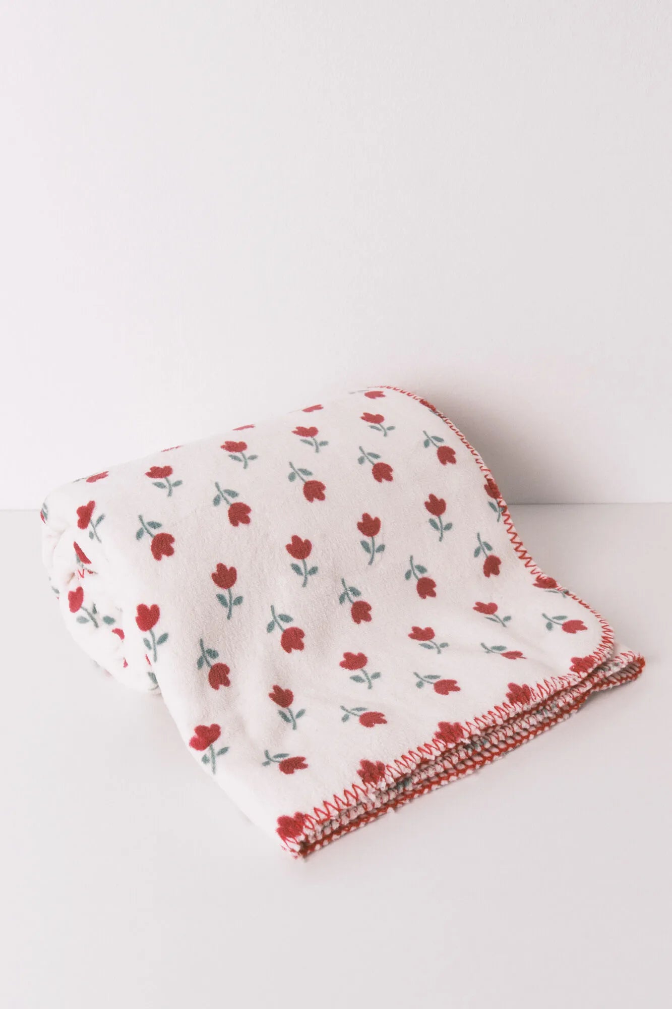 Women Secret_Ivory_Super Soft Floral Christmas Print Blanket_1372594_96_02