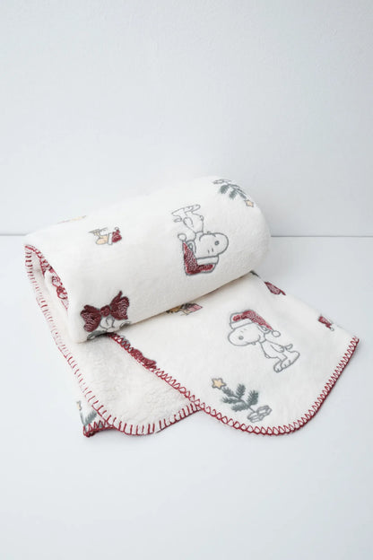 Women Secret Ivory Women Snoopy Christmas Fleece Blanket SKU: 1374520_96 Image 02