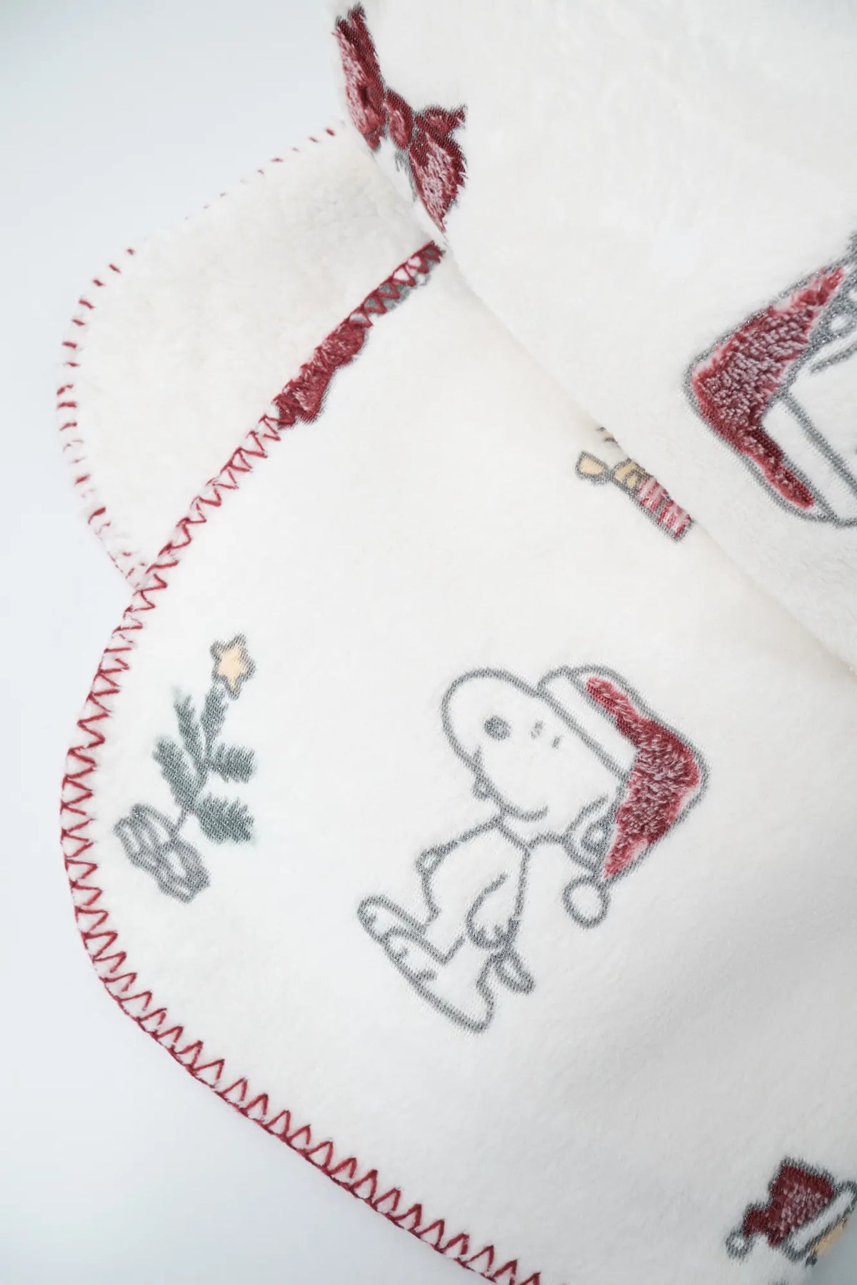Women Secret Ivory Women Snoopy Christmas Fleece Blanket SKU: 1374520_96 Image 03